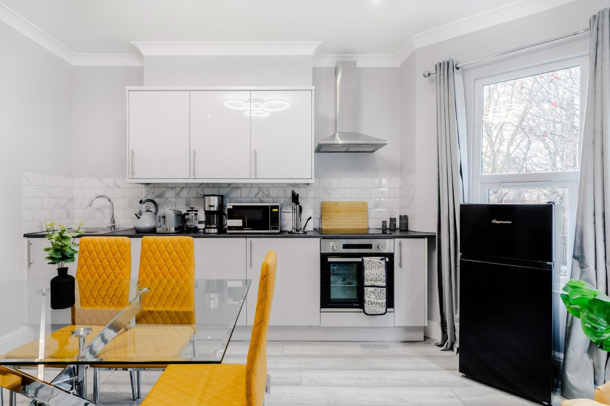 Homely 3 Bedroom House In Hammersmith Apartment London