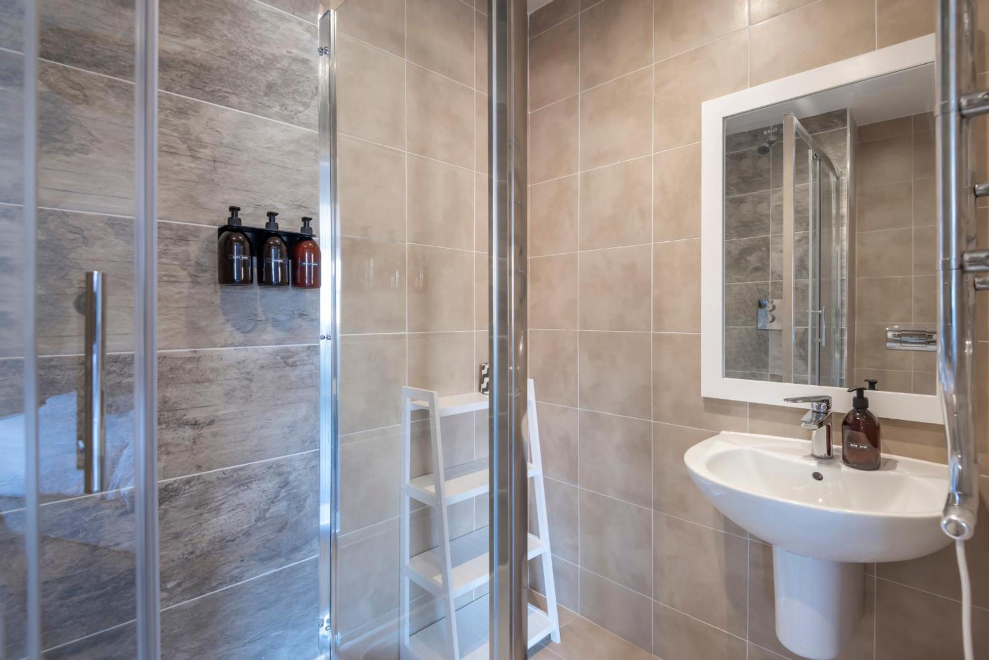 Apartment The Loft - Spacious Luxury 2 Bed 2 Bath With Free Secure Parking And Tube Close By