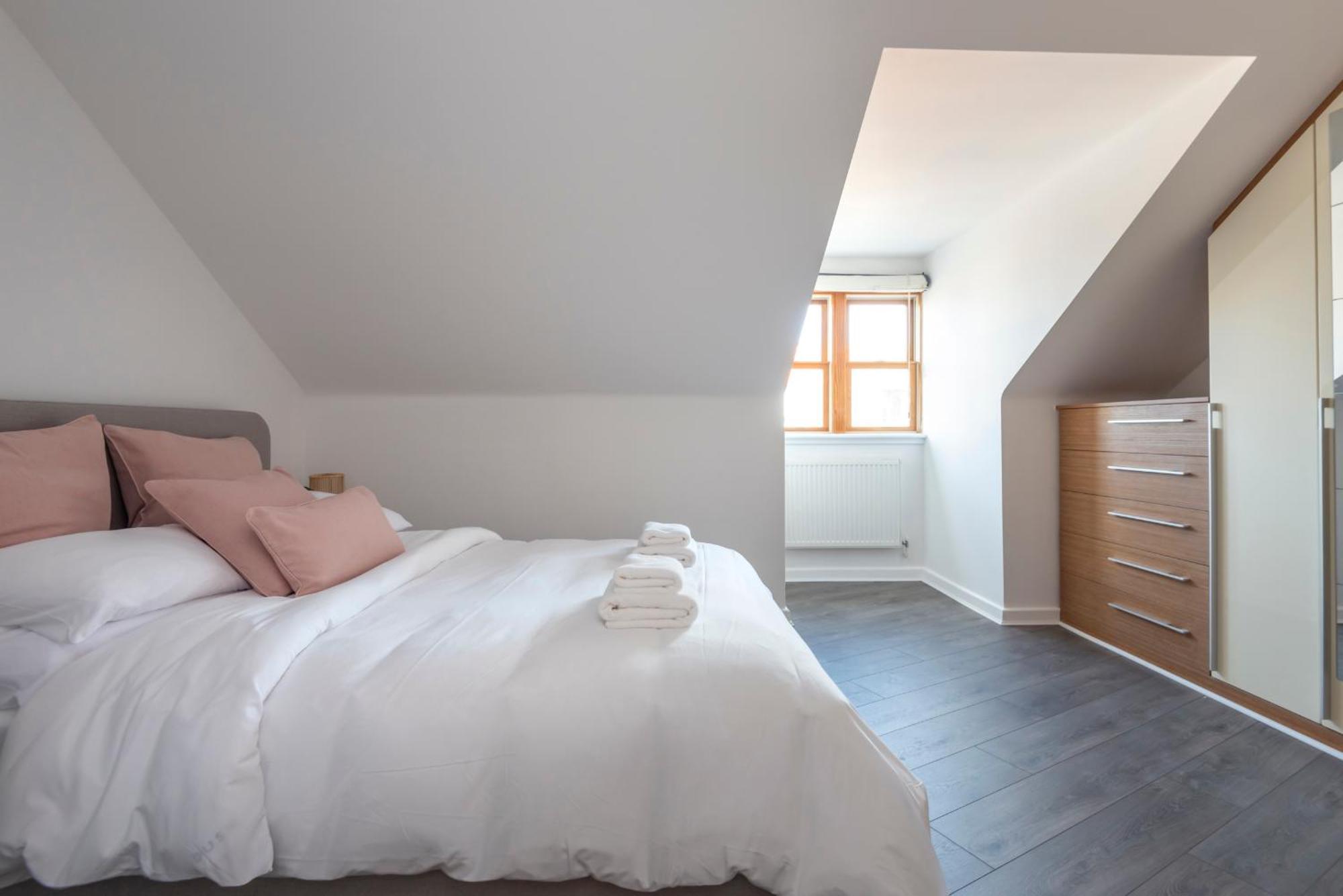 The Loft - Spacious Luxury 2 Bed 2 Bath With Free Secure Parking And Tube Close By Apartment London