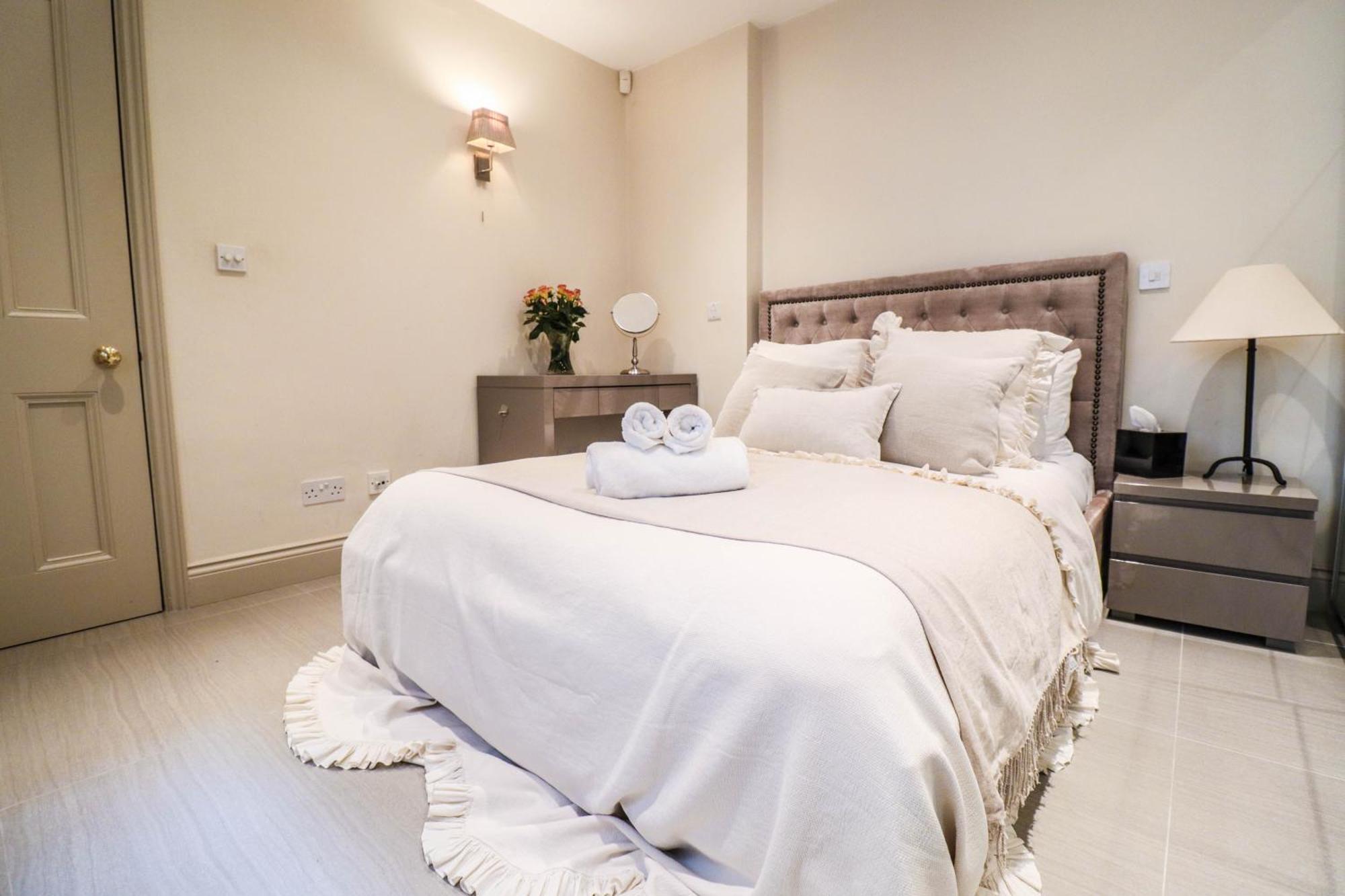 Delightful Kensington Apartment *