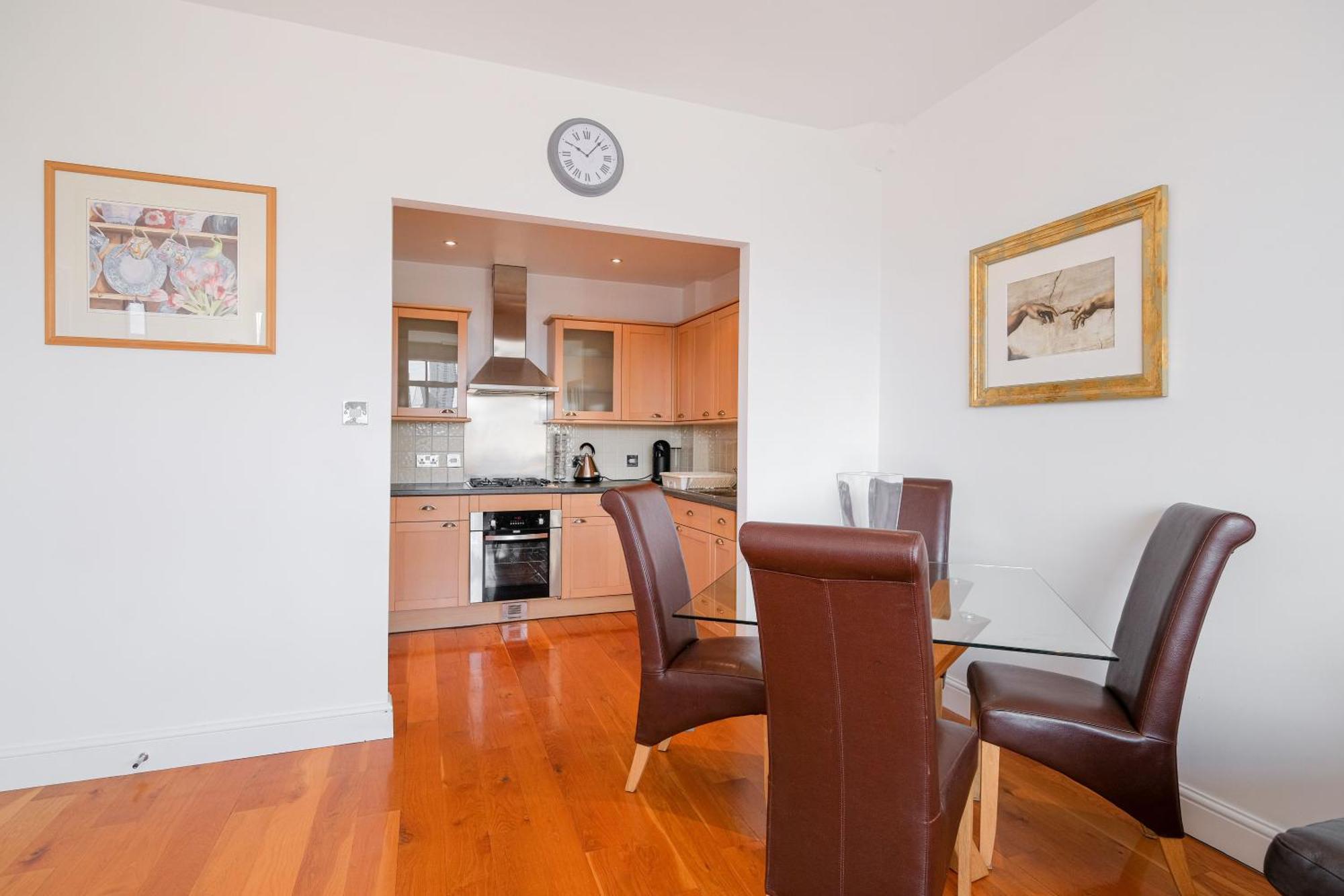 Leilighet Stylish 2 Bed Flat In Canal Side Gated Development *