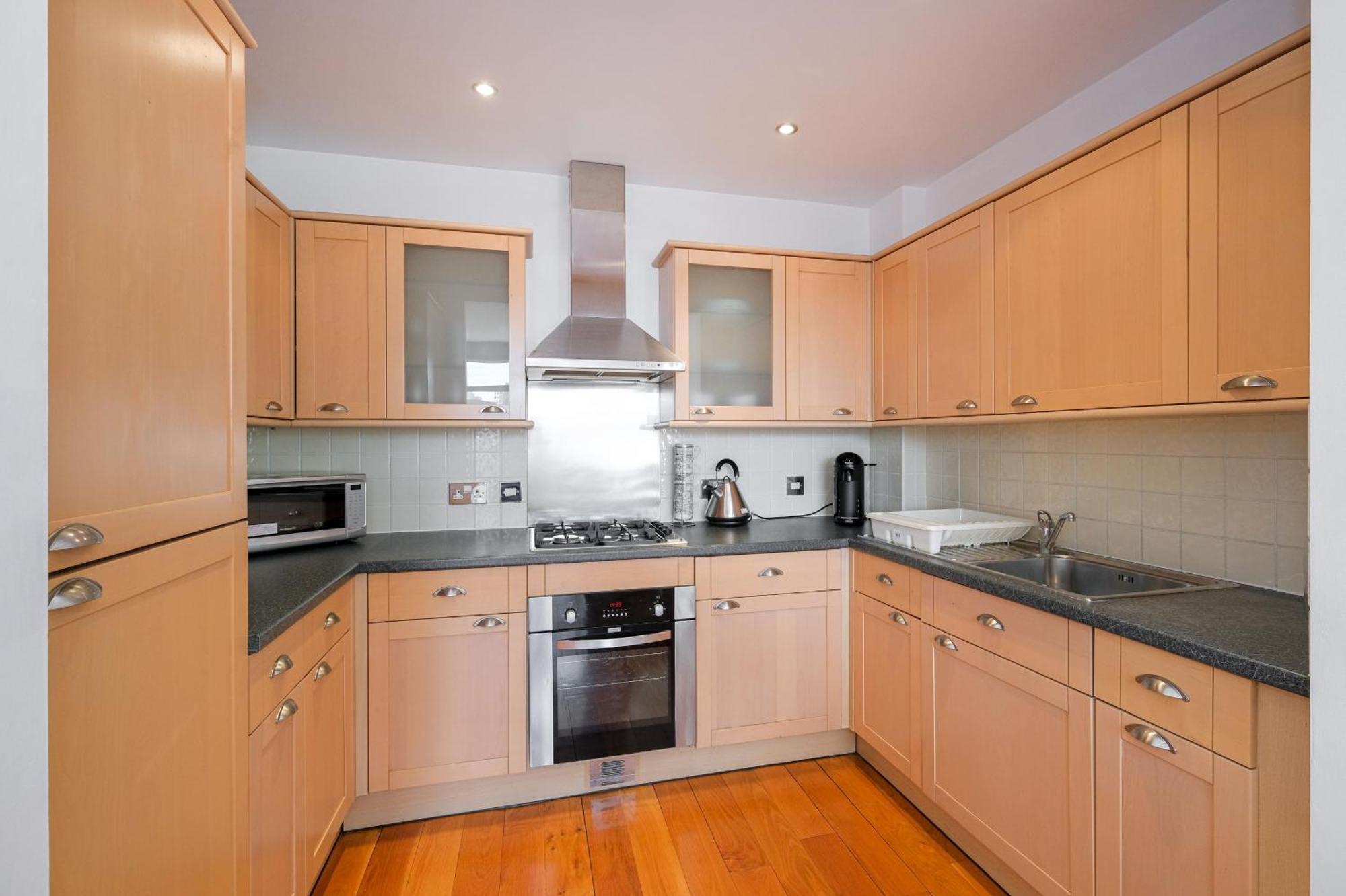 Leilighet Stylish 2 Bed Flat In Canal Side Gated Development