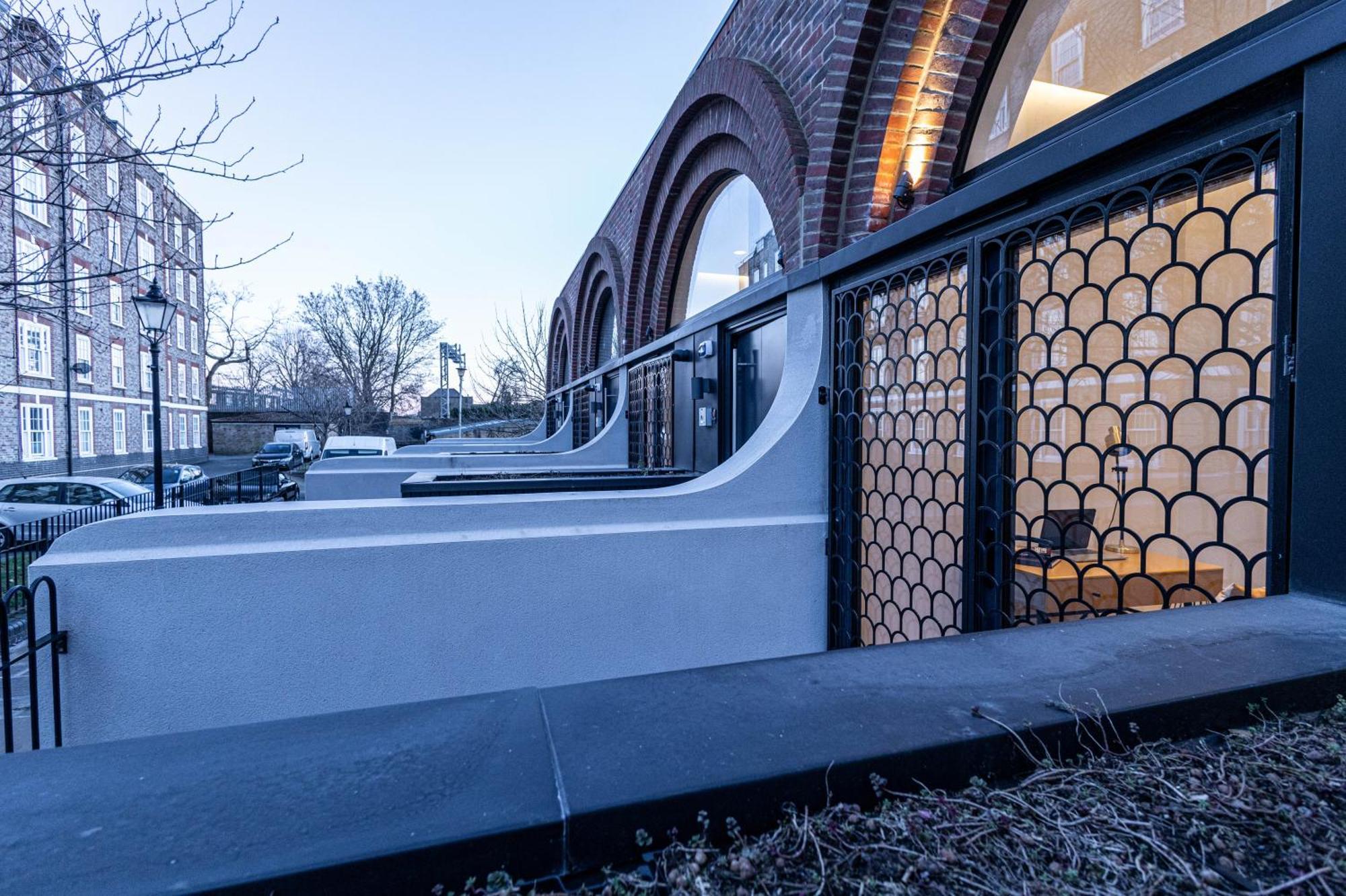 Apartamento The Arches Luxurious Three Bedroom Close To Hampstead Heath With Garden Balcony And Courtyard