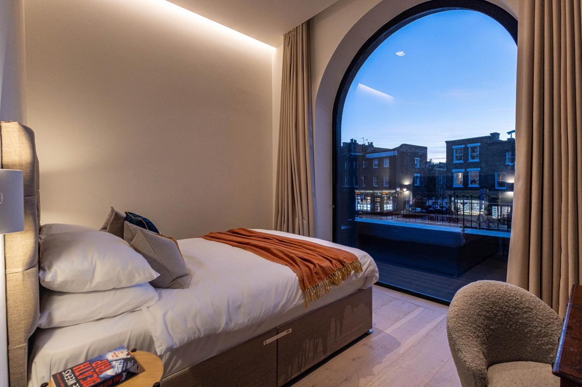 The Arches Luxurious Three Bedroom Close To Hampstead Heath With Garden Balcony And Courtyard Apartamento Londres