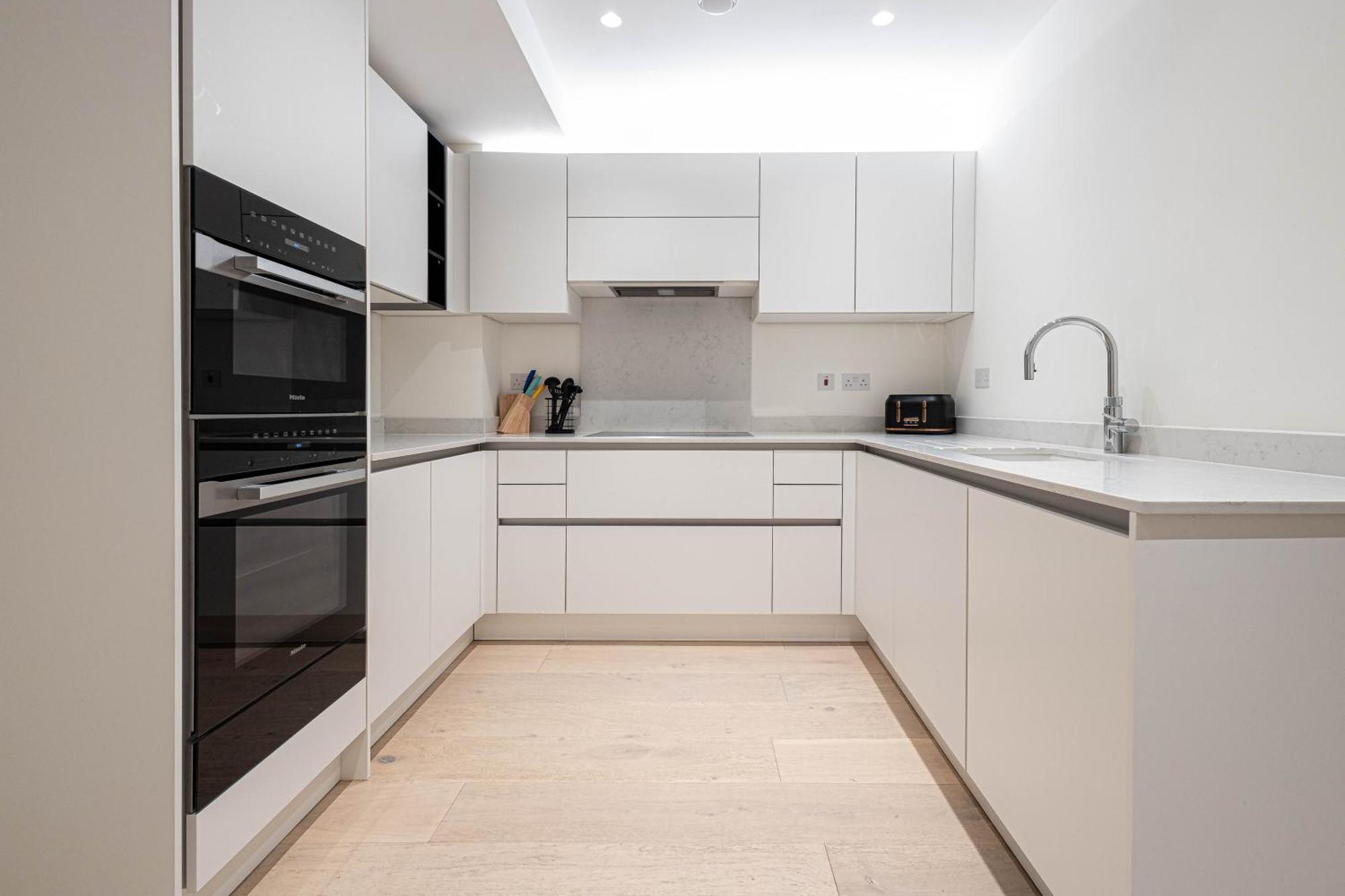 The Arches Luxurious Three Bedroom Close To Hampstead Heath With Garden Balcony And Courtyard Londres