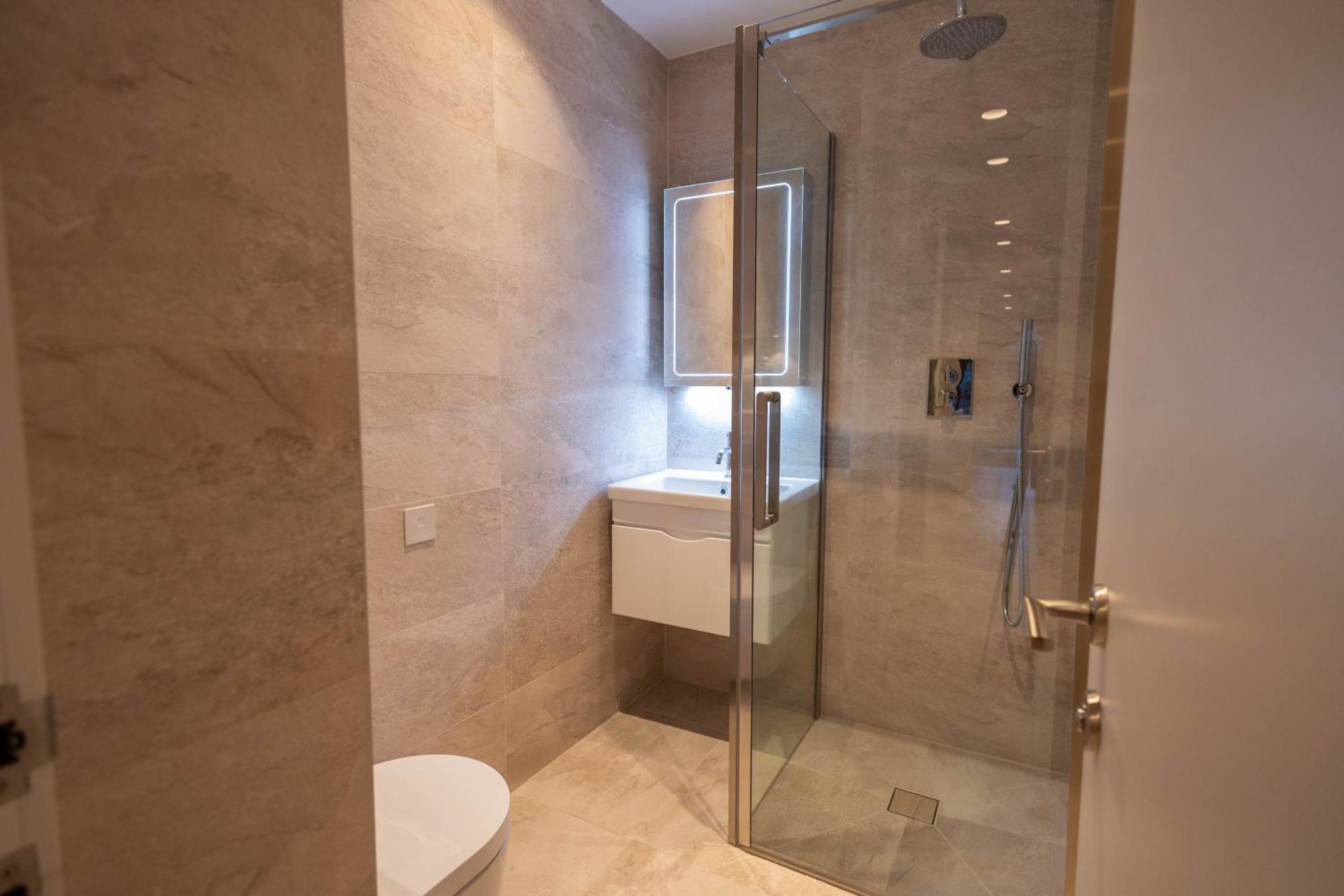 The Arches Luxurious Three Bedroom Close To Hampstead Heath With Garden Balcony And Courtyard Apartamento Londres