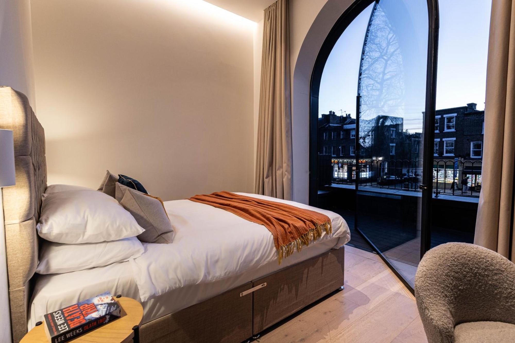 The Arches Luxurious Three Bedroom Close To Hampstead Heath With Garden Balcony And Courtyard Londres