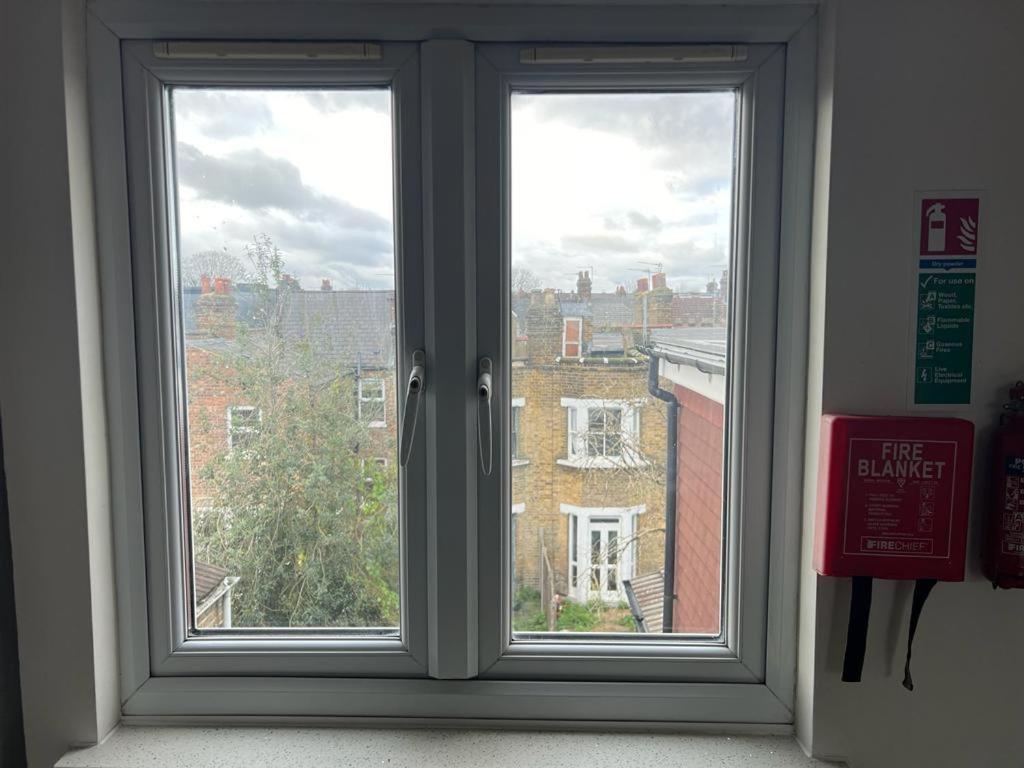 Private With Your Shower And Kitchen London