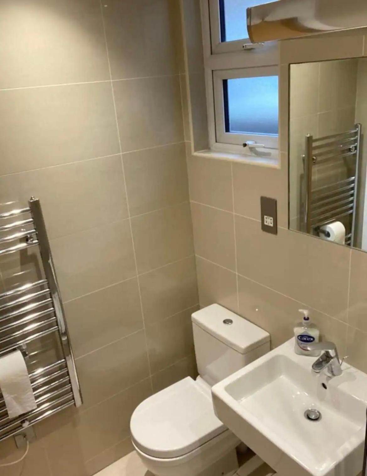 Lovely Private In Euston, Privatunterkunft *