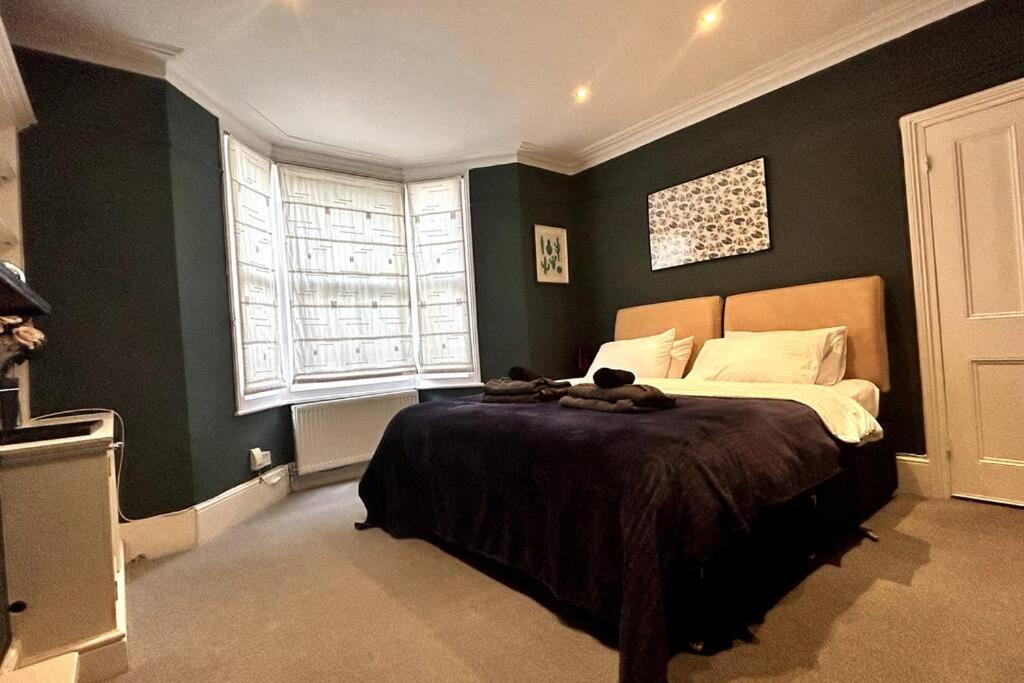 Apartamento 2 Bedrooms With Private Garden Walking Distance To Underground Ideal For Families