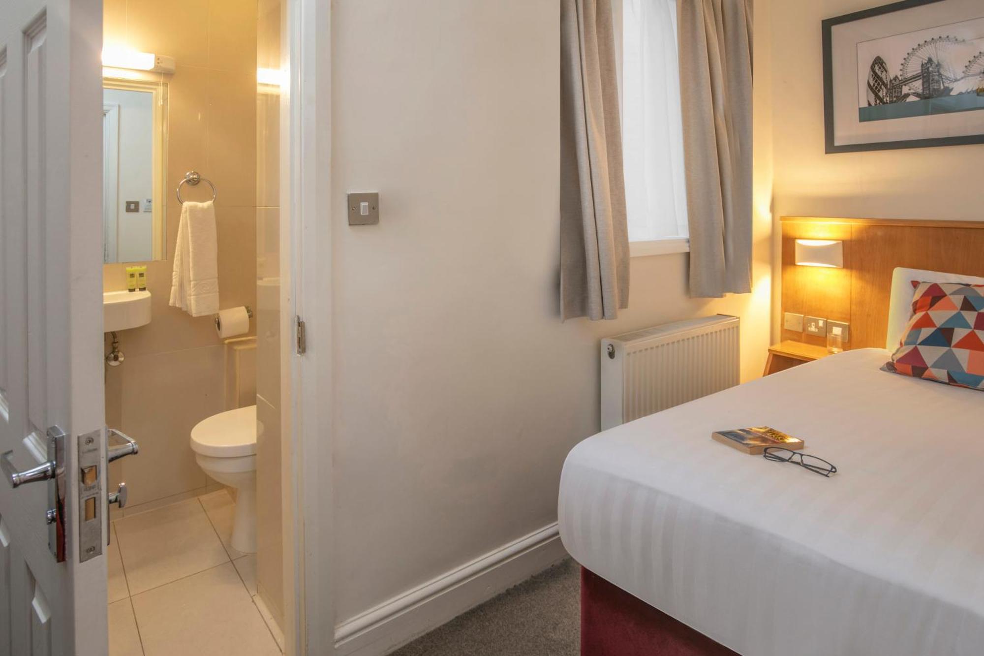 Queensway Hotel, Sure Collection By Western Hotel 3*