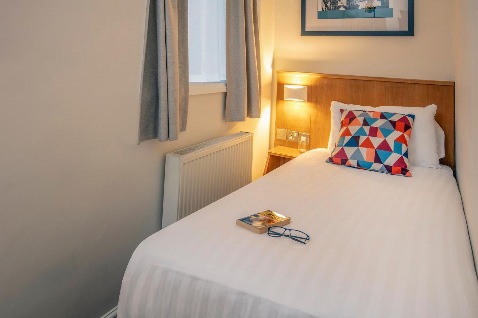 Hotel Queensway Hotel, Sure Collection By Western 3*