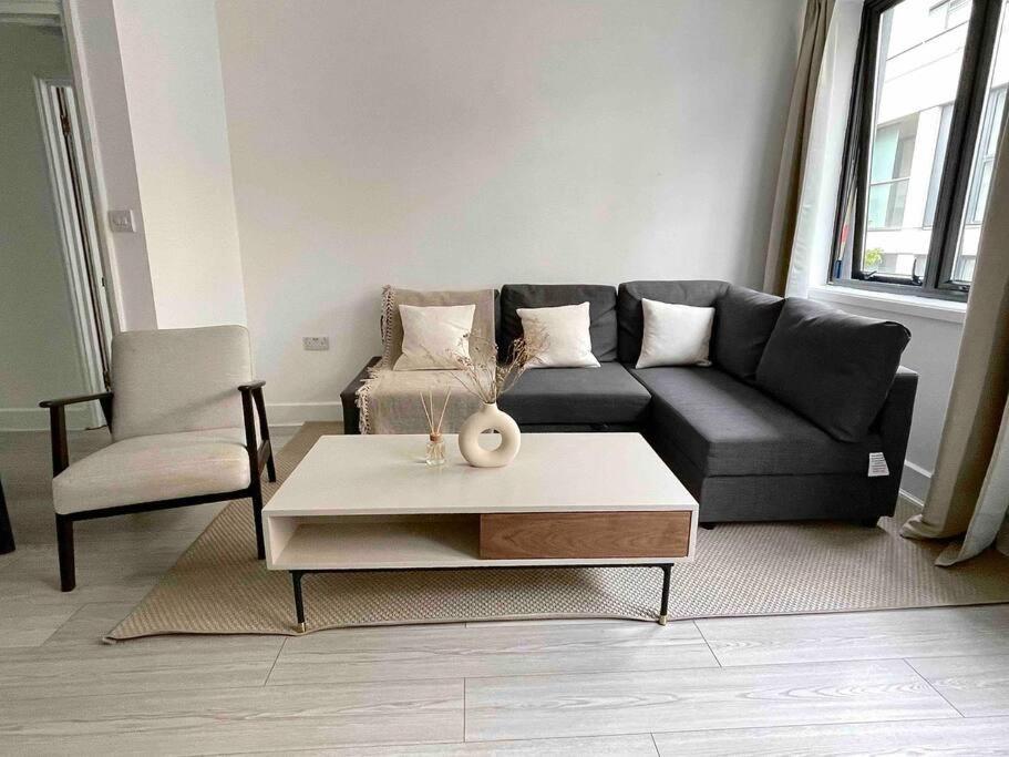6 Bedroom In A 3 Apartment Building Complex, Great For Large Group Bookings, Central London Location * London