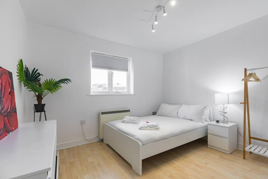 Modern 2br - 25min To *