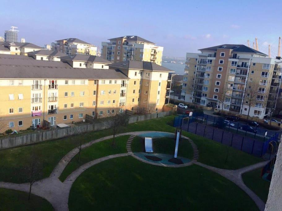 Apartment 1 Bedroom Flat Near Excel, O2, Canary Wharf - *
