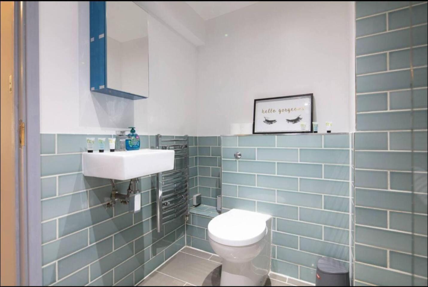 5wjb - Spacious 1 Bed Flat In Apartment *