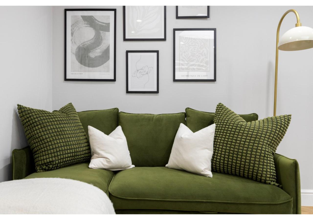 Conveniently Situated - Luxuriously Furnished! London