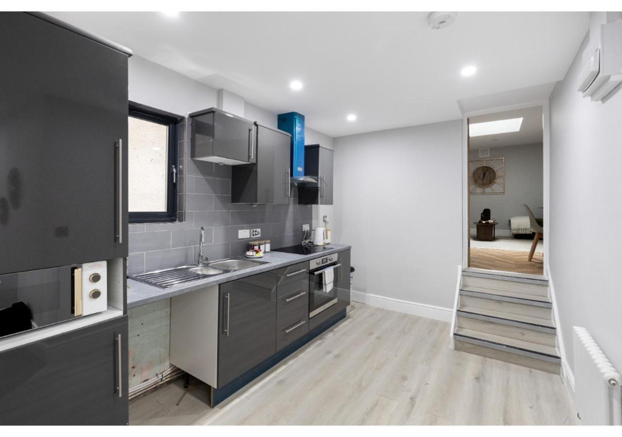 Conveniently Situated - Luxuriously Furnished! Apartment *