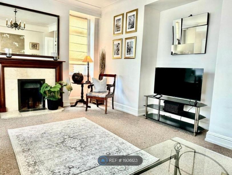Executive Knightsbridge Apartment Apartment London
