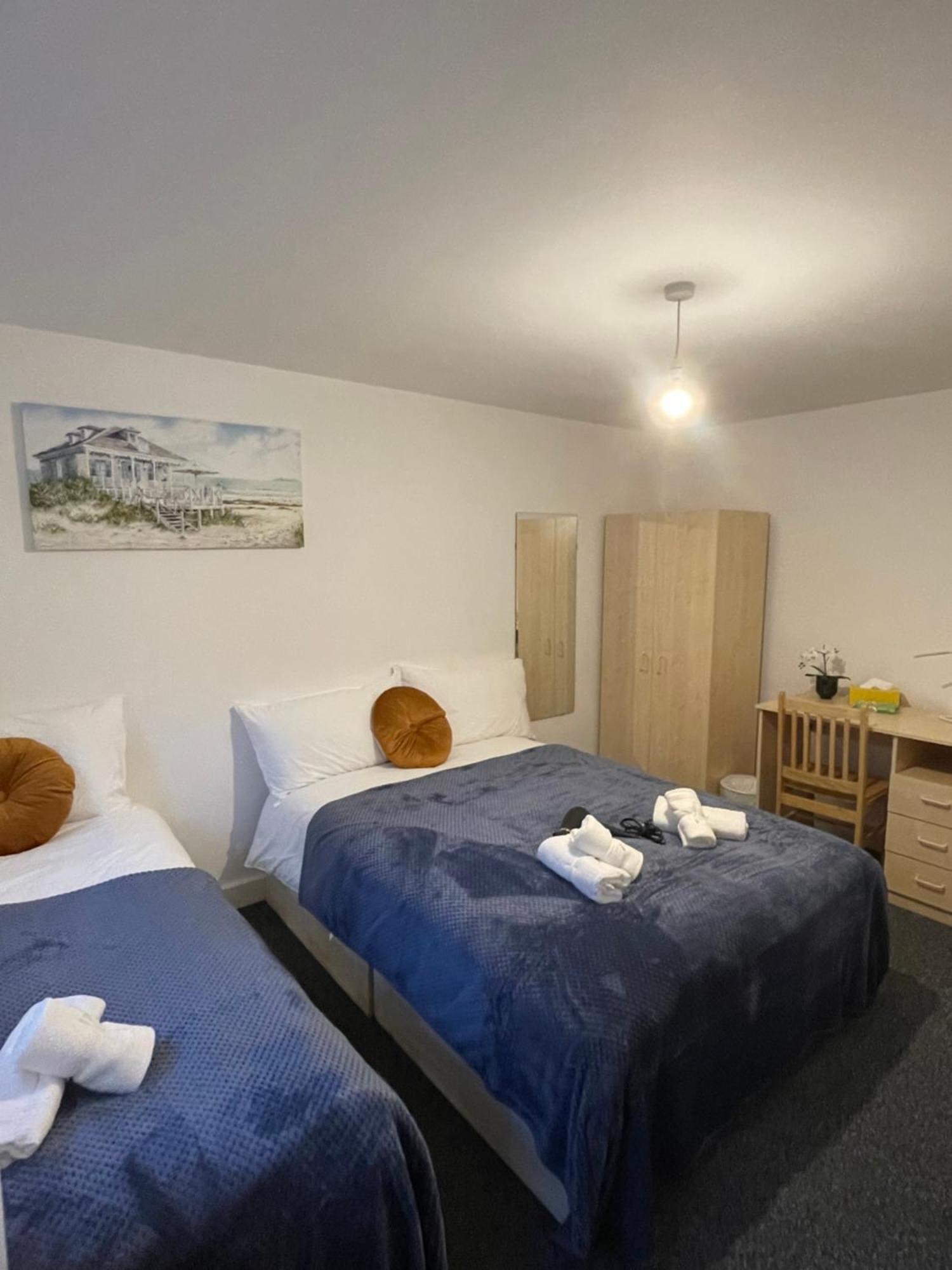 Lovely Triple And Quadruple In Euston & Square In Londen