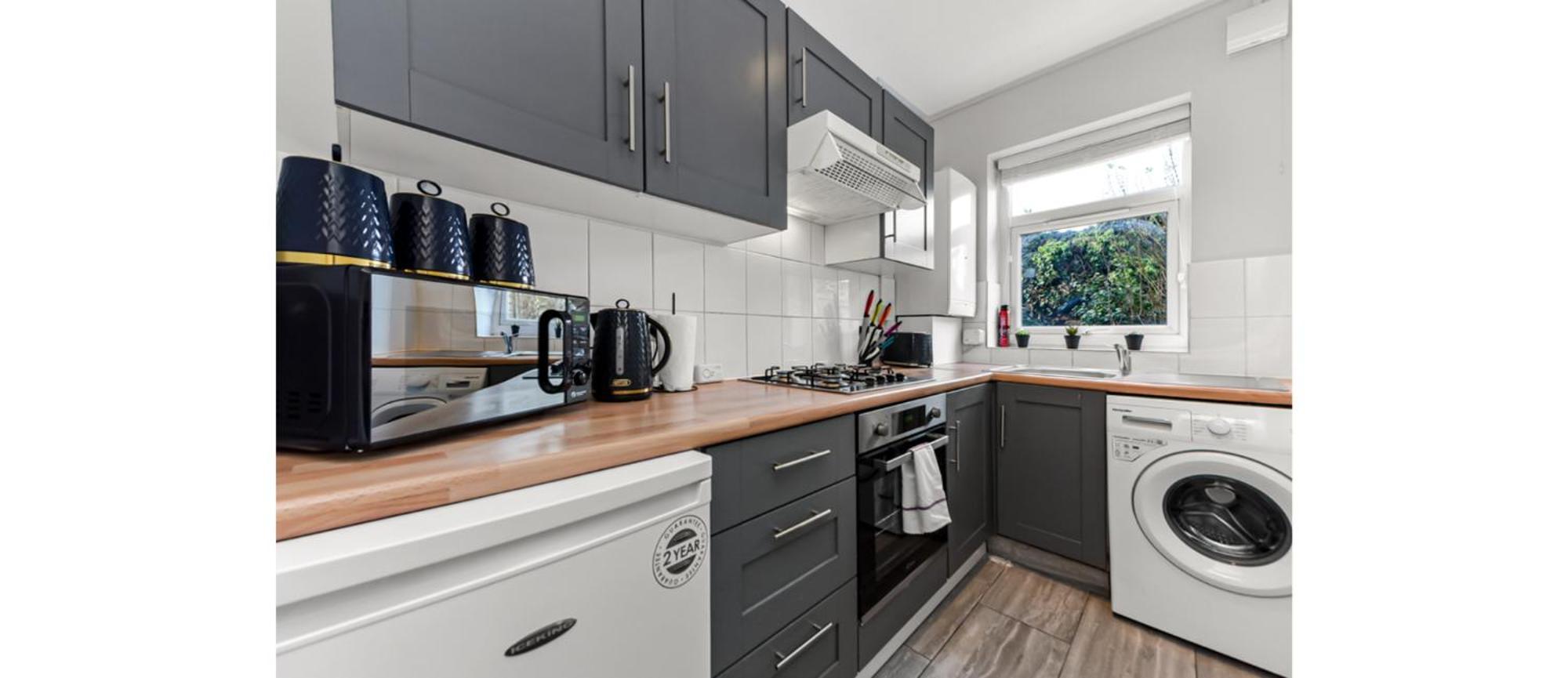 Terrific 1 Bd Flat In Apartment