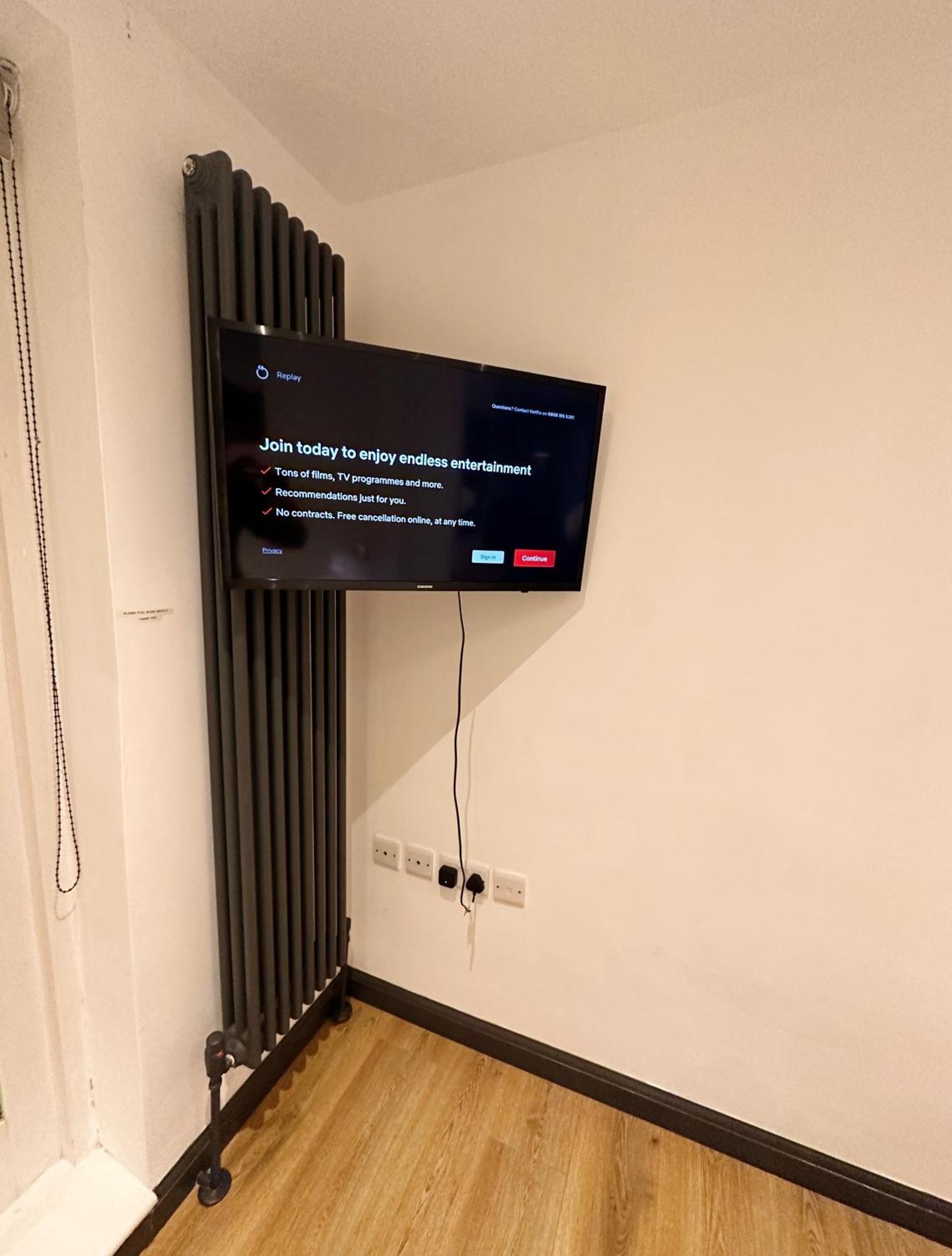Hidden Retreat With Steam Room, King Bed Near Tube Londen
