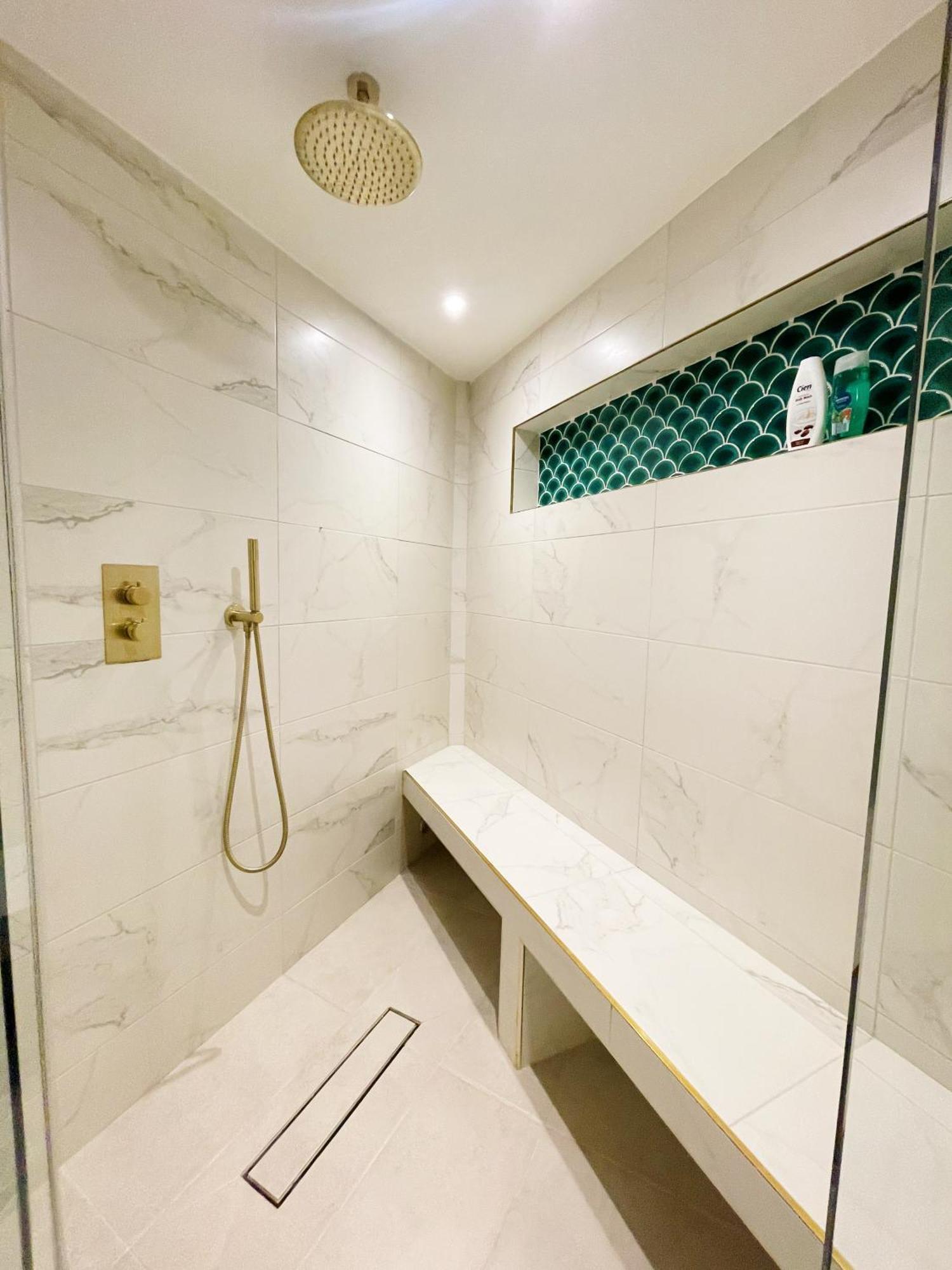 Appartement Hidden Retreat With Steam Room, King Bed Near Tube *