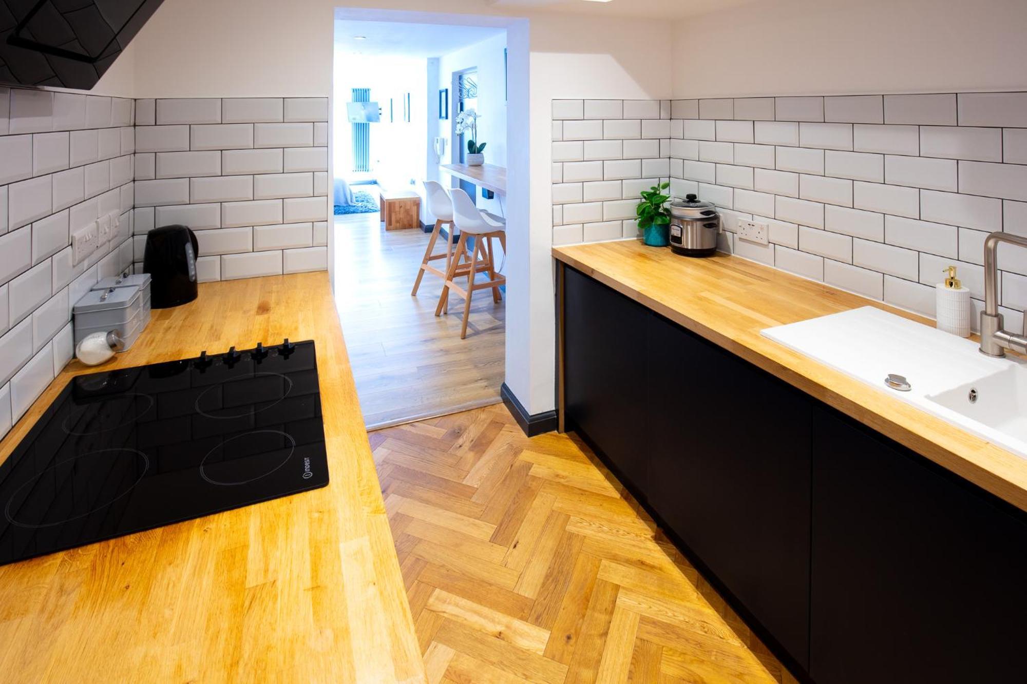 Hidden Retreat With Steam Room, King Bed Near Tube * Londen