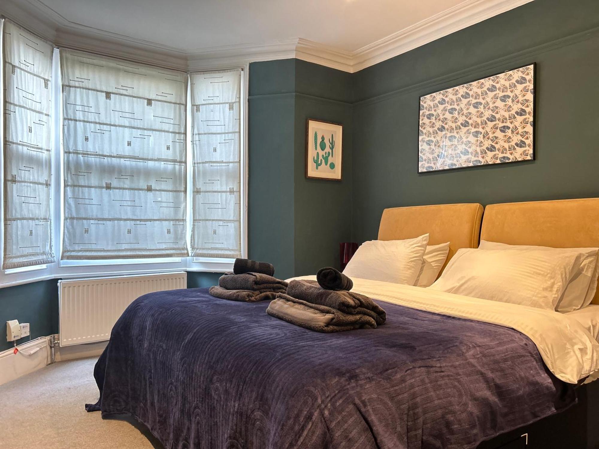 2 Bedrooms With Private Garden Walking Distance To Underground Ideal For Families Apartamento