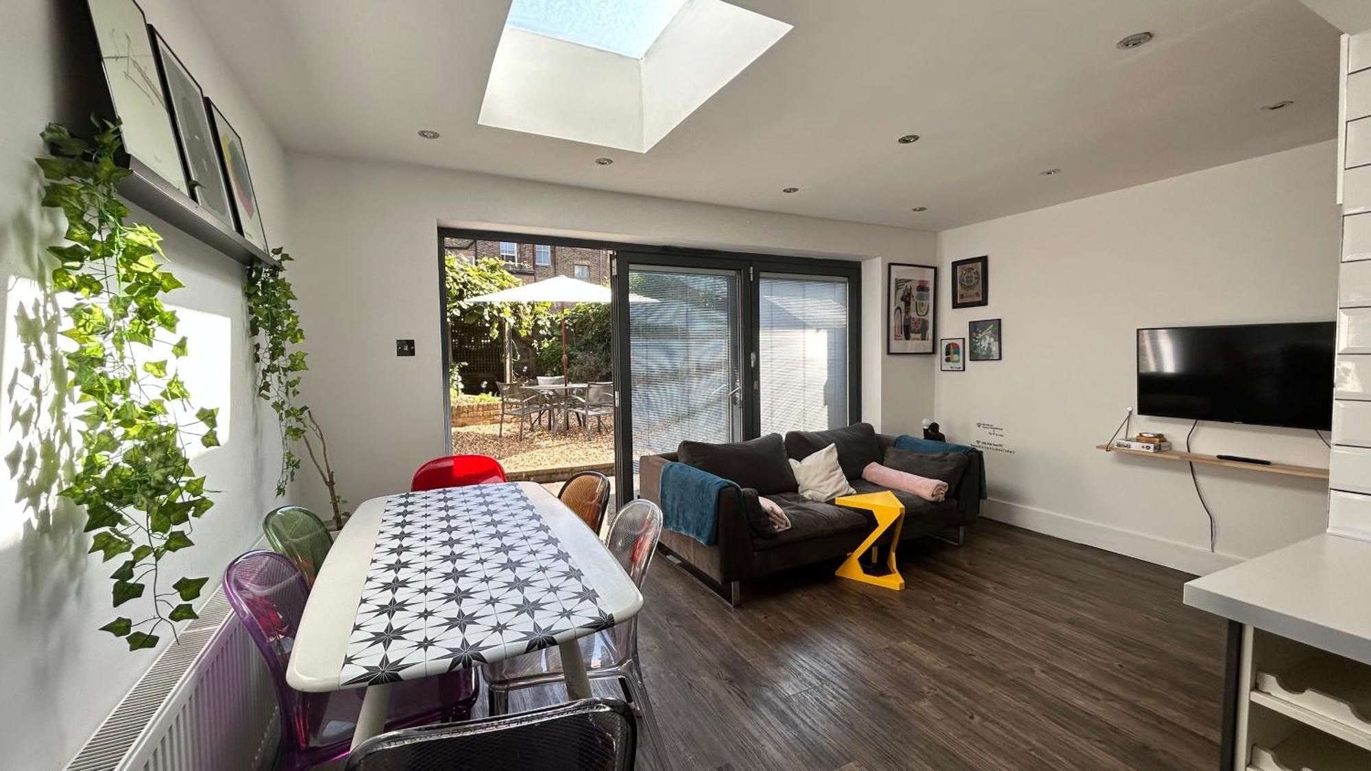 2 Bedrooms With Private Garden Walking Distance To Underground Ideal For Families * Londres
