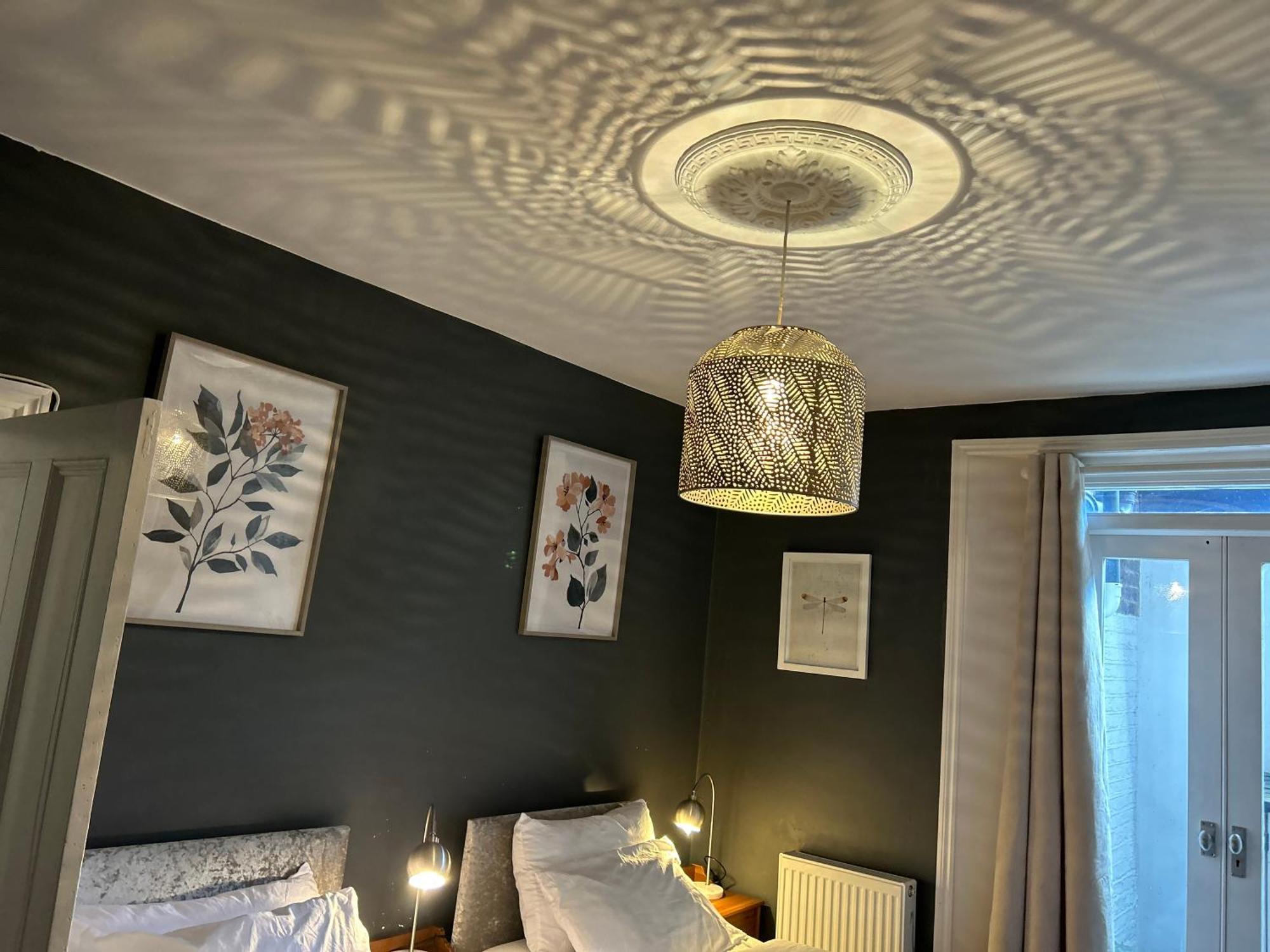 2 Bedrooms With Private Garden Walking Distance To Underground Ideal For Families Apartamento Londres