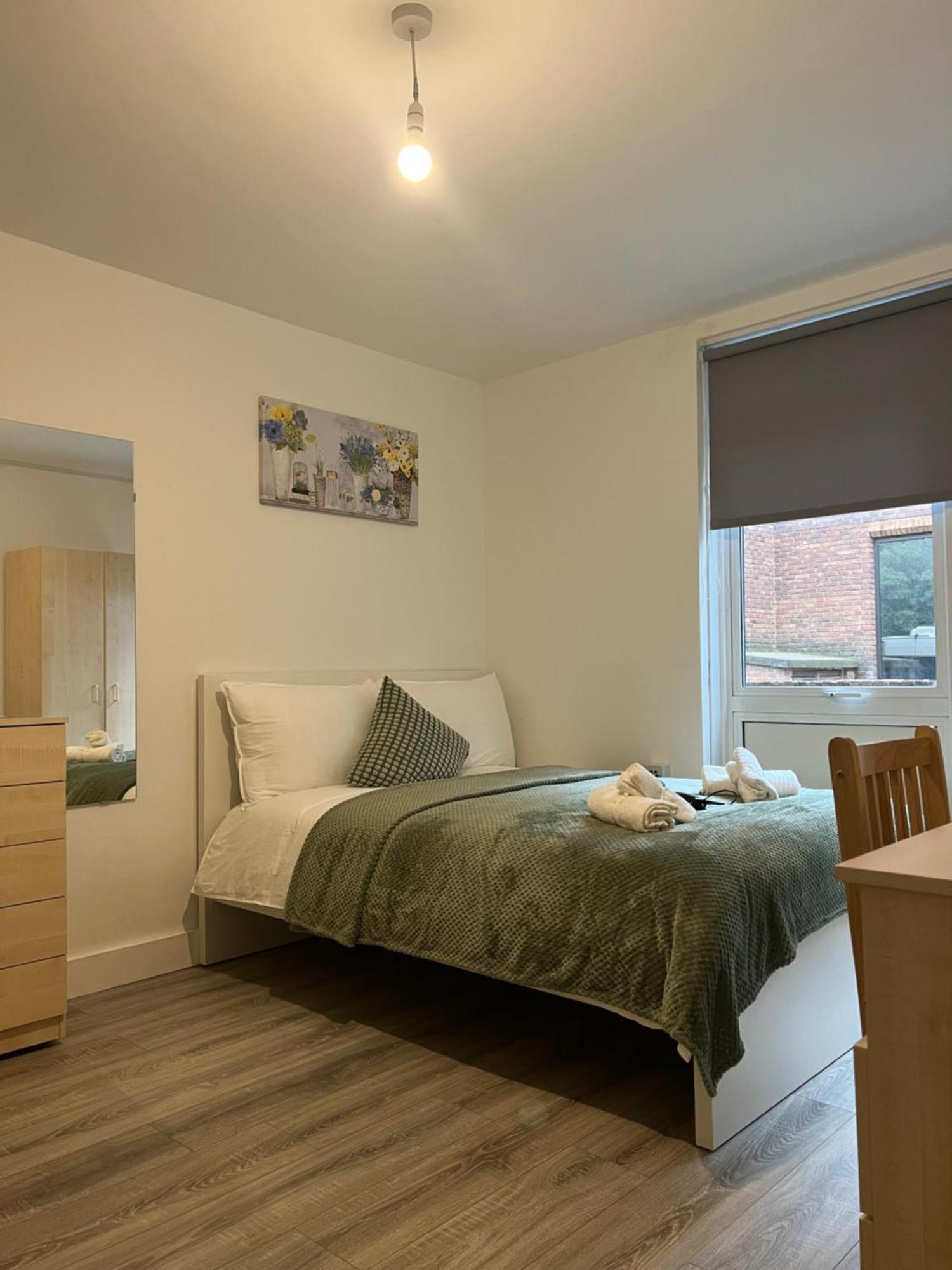 Lovely Triple And Quadruple In Euston & Square In Londen