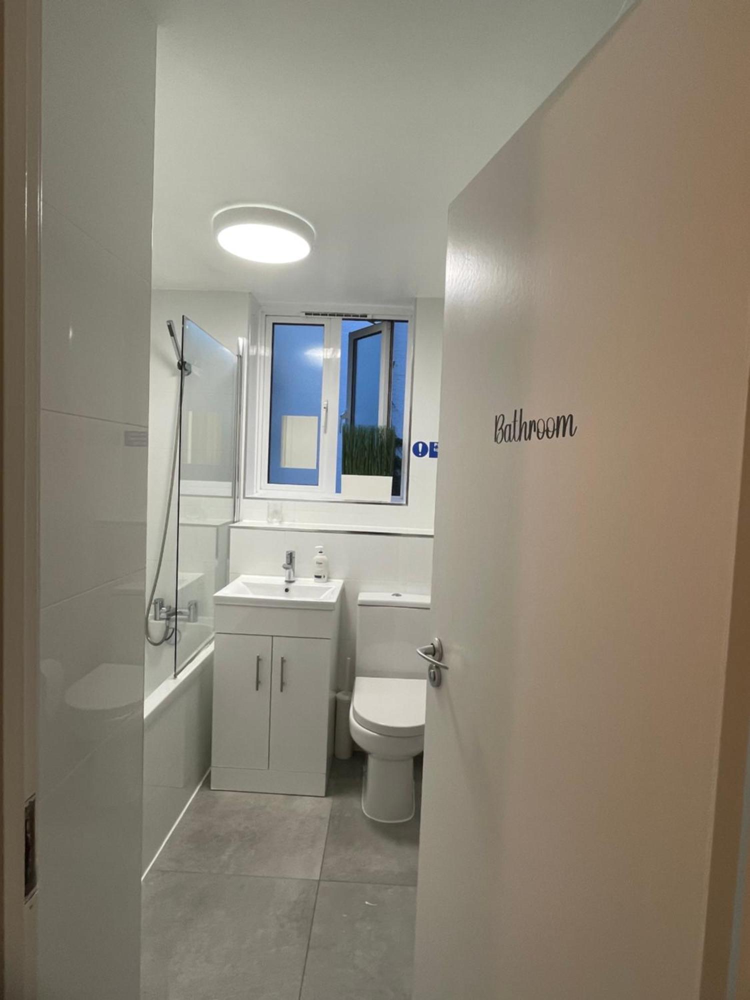Lovely Triple And Quadruple In Euston & Square In