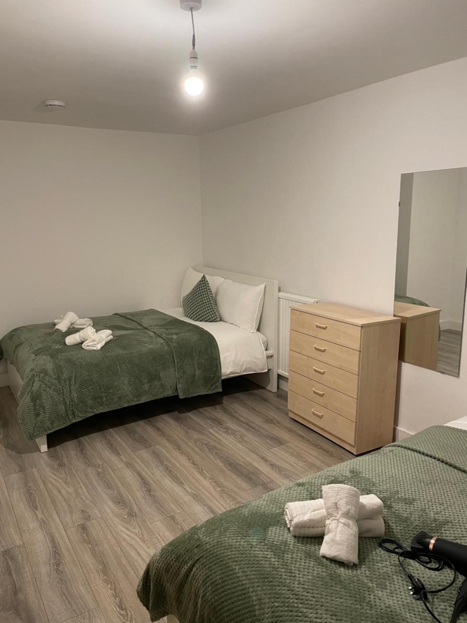 Lovely Triple And Quadruple In Euston & Square In * Londen