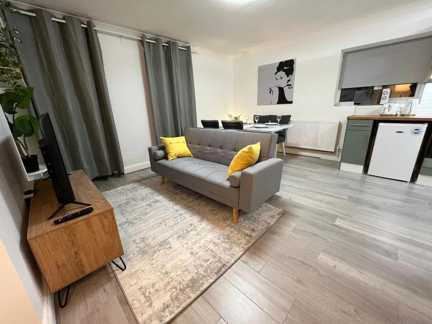 Contemporary Style In The Heart Of Apartment London