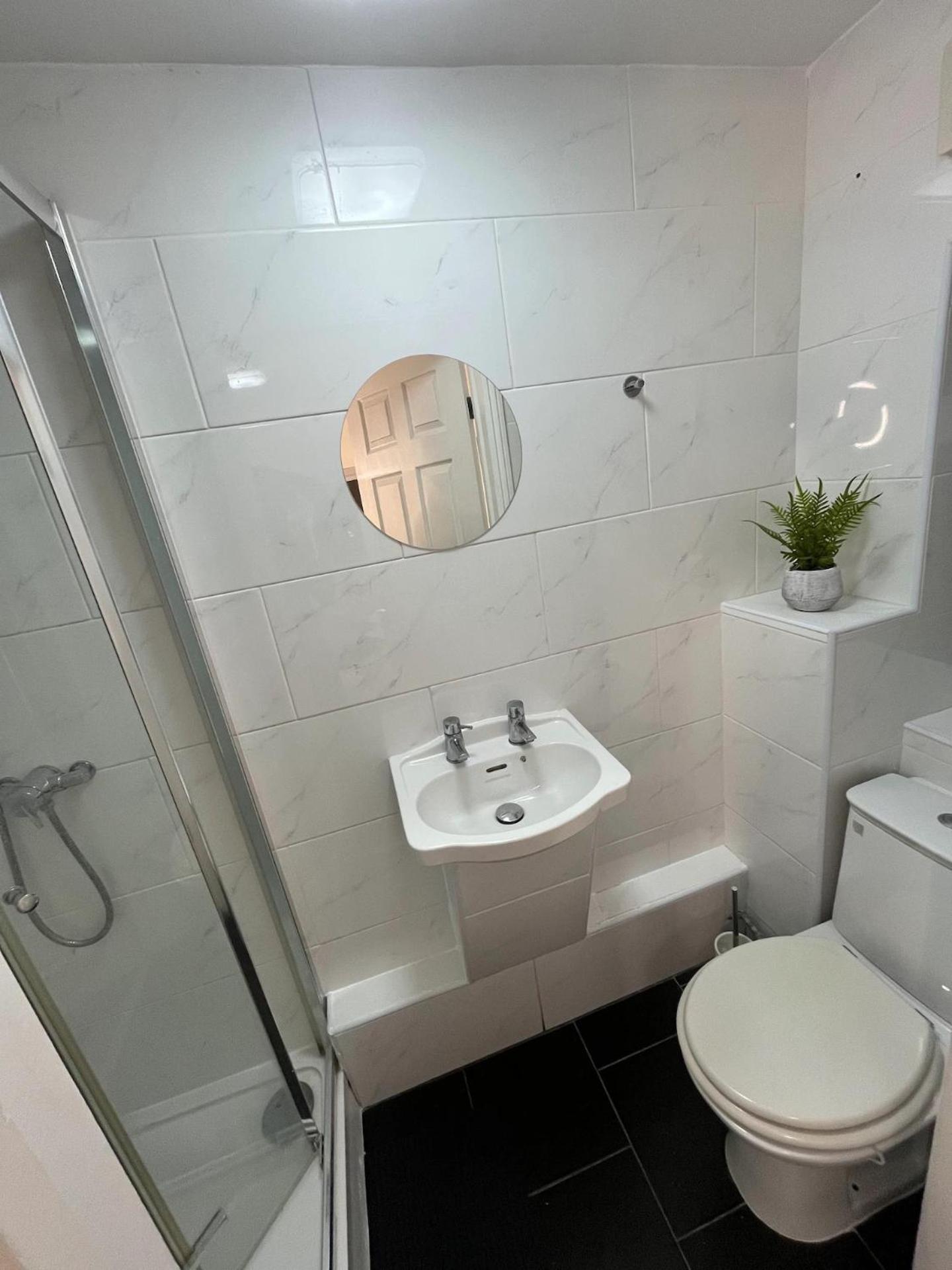 Contemporary Style In The Heart Of Apartment London