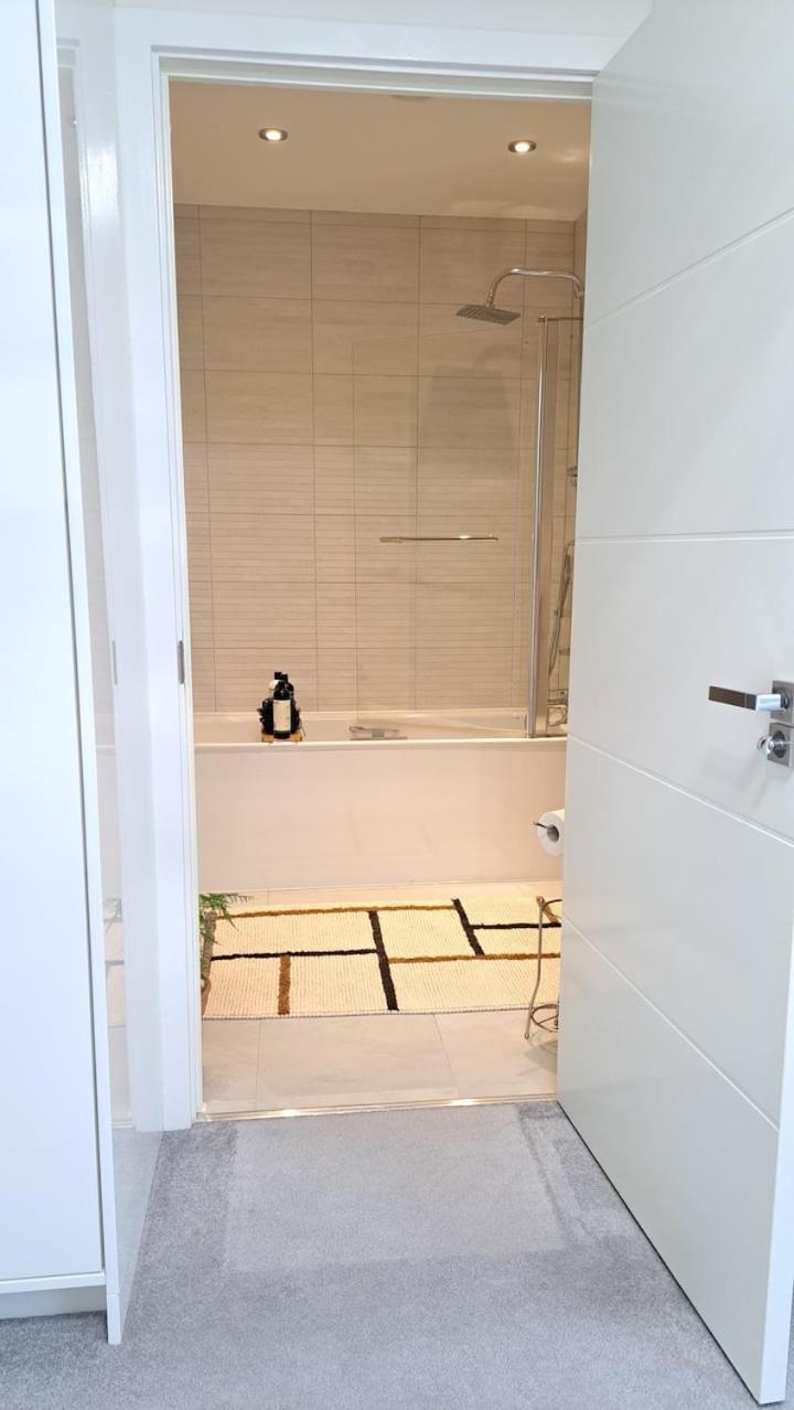 Cozy Double With Large En Near Canary Wharf With Amazing Views In A Shared Privatunterkunft *