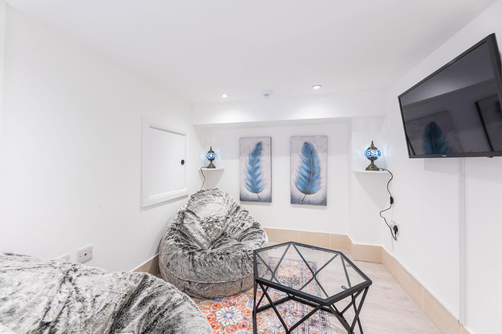 By Hyde Park Apartment London
