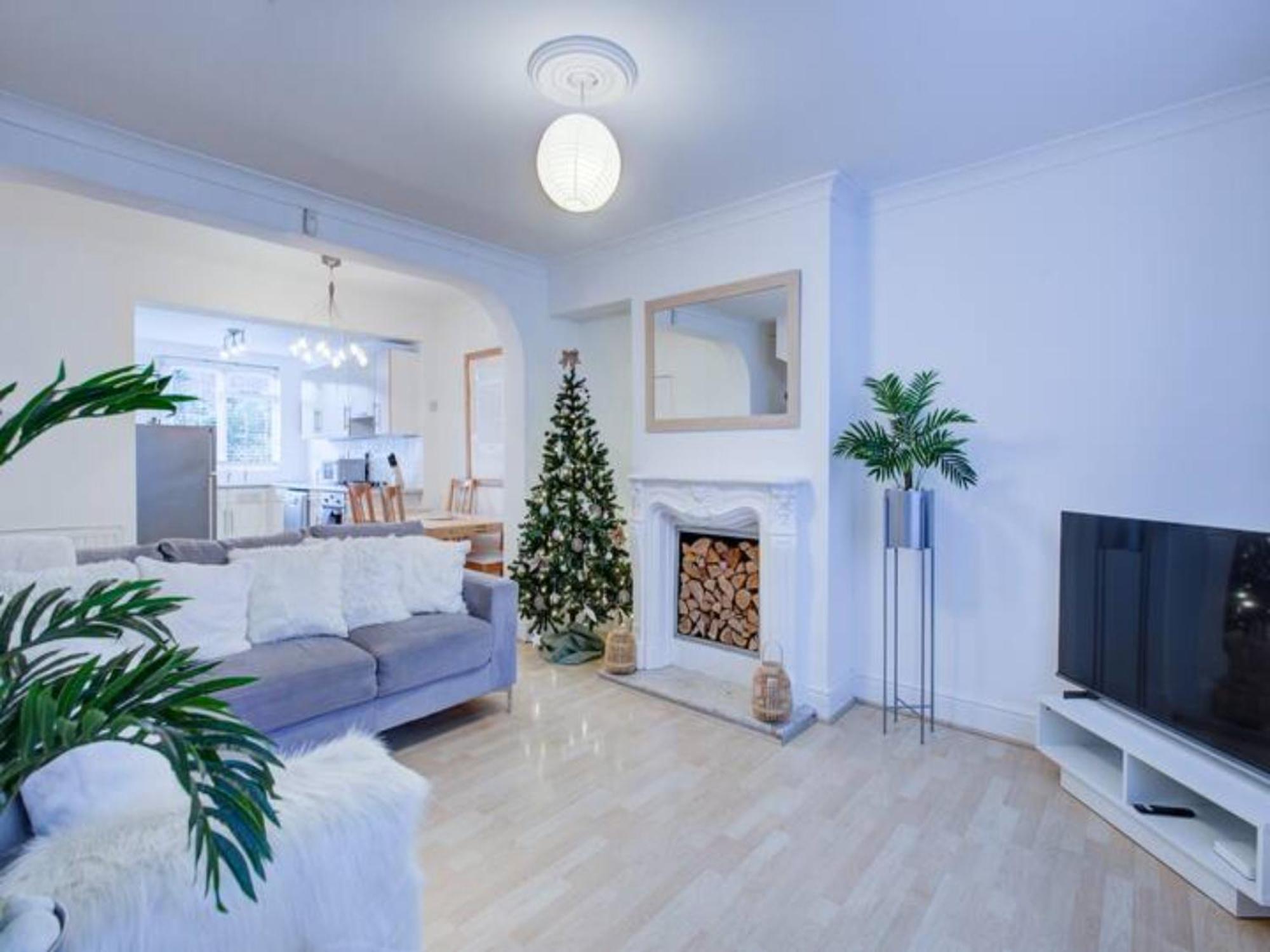 Pass The Keys Charming 2 Bedroom House Good Transport And Parking Londen