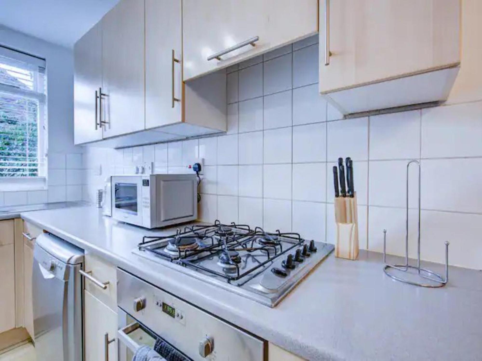 Pass The Keys Charming 2 Bedroom House Good Transport And Parking Vakantiehuis *