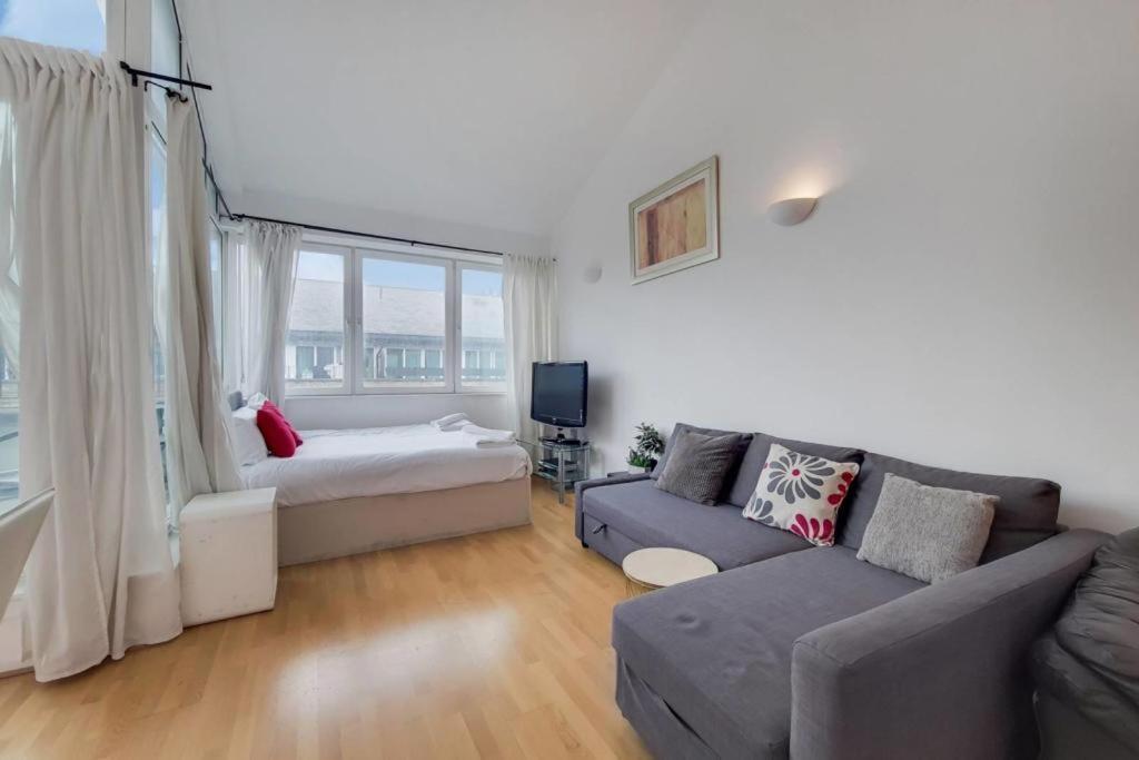 2&3 Bedrooms Near Excel - Modern Spacious For Larger Groups Londen