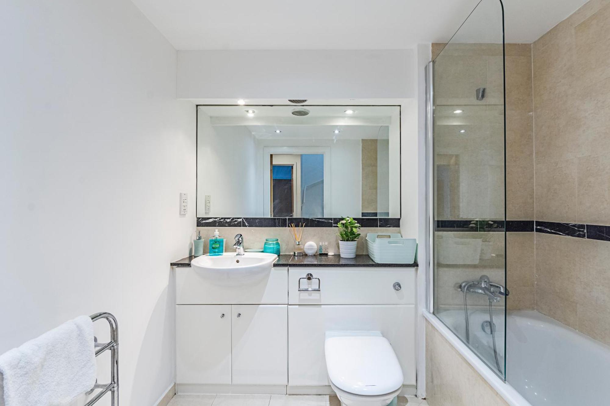 2&3 Bedrooms Near Excel - Modern Spacious For Larger Groups * Londen