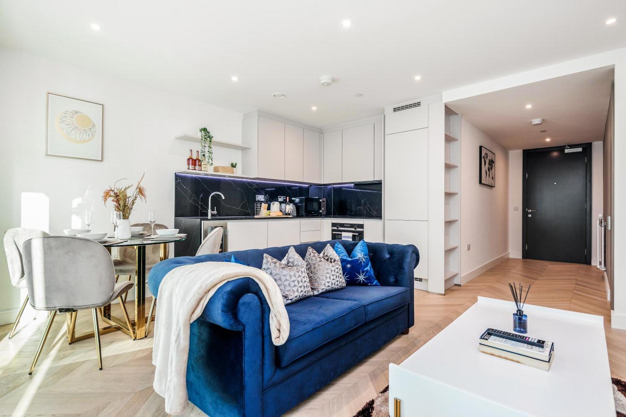 New Riverside Sleeps 5 Easy To Tour London