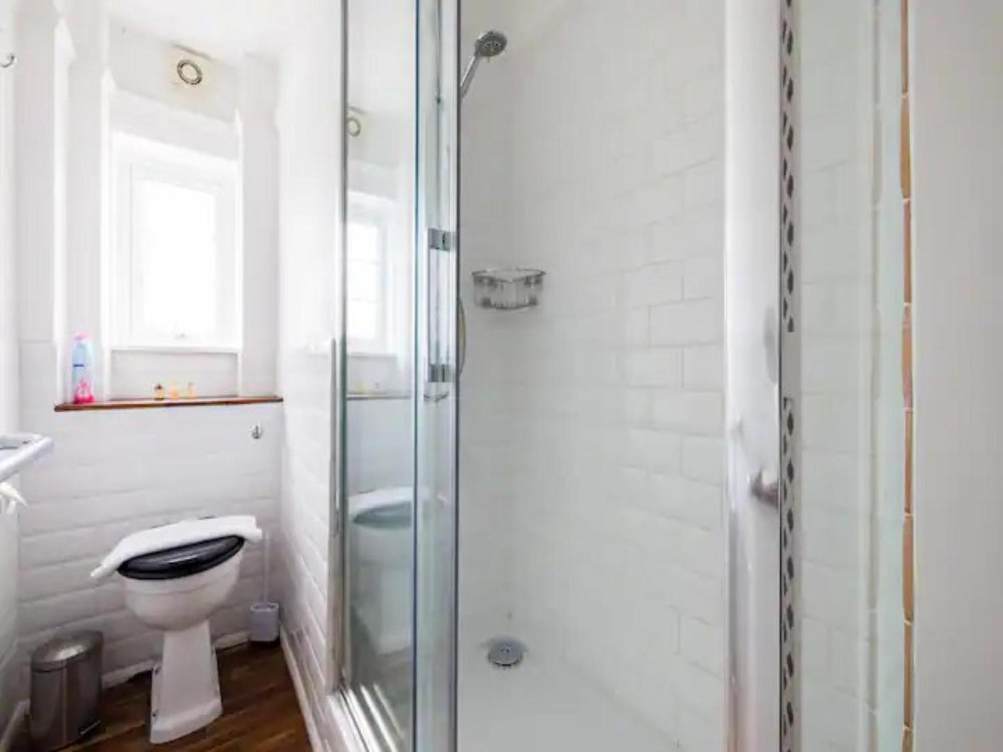 Pass The Keys Spacious And 2 Bedroom Flat In Chelsea Leilighet London