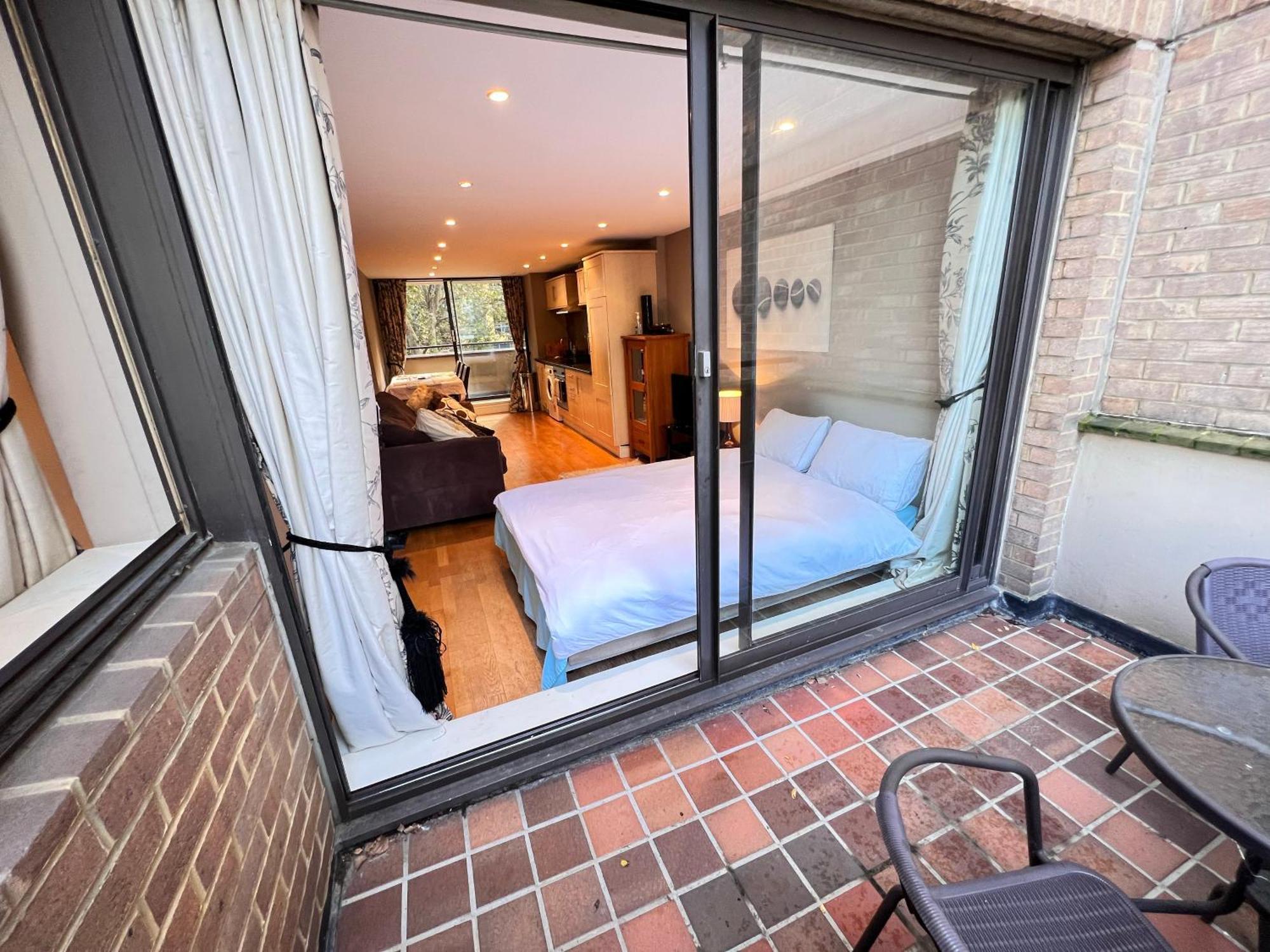 Excellent River Thames View Entire Londen