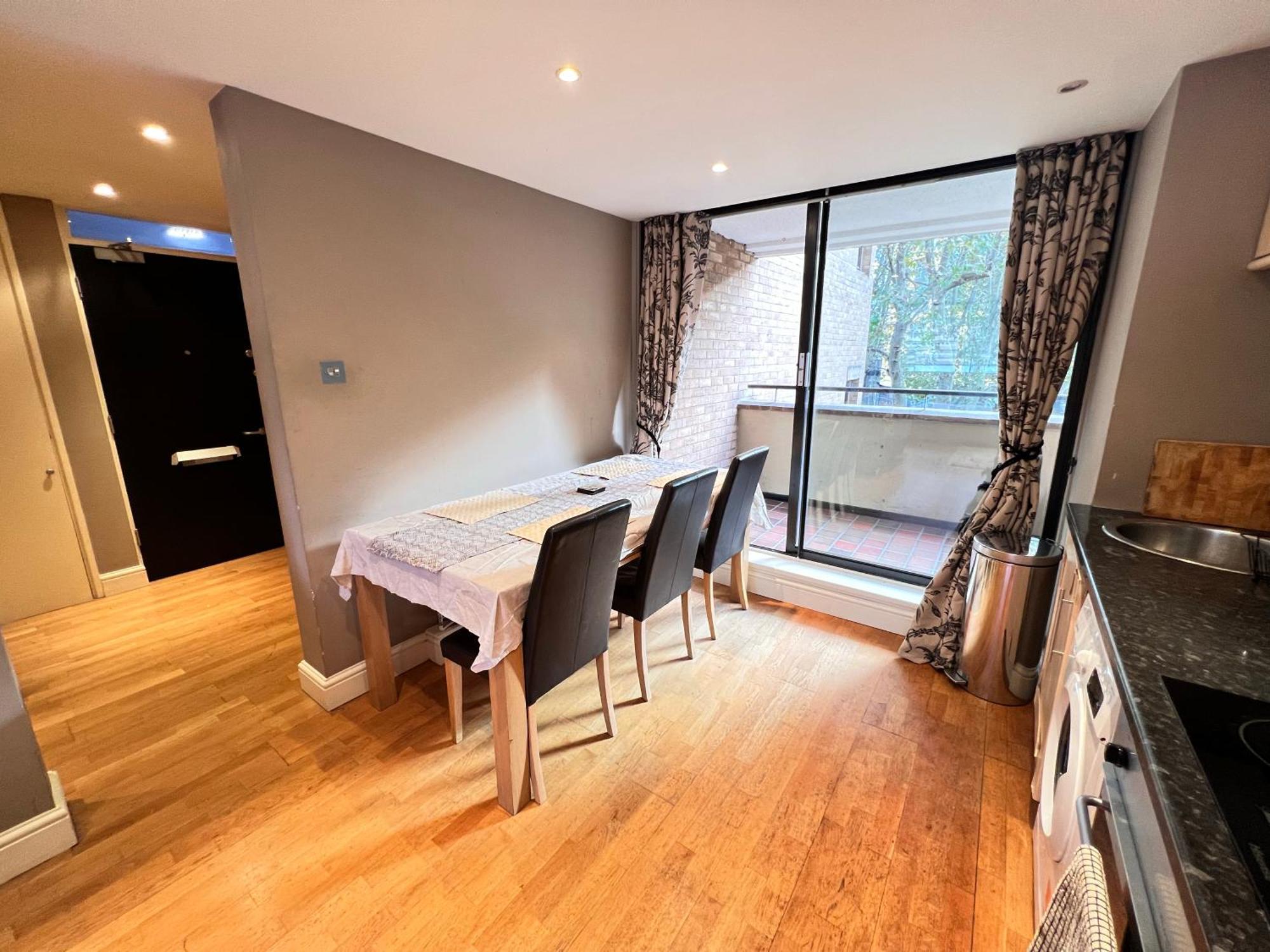 Excellent River Thames View Entire Londen