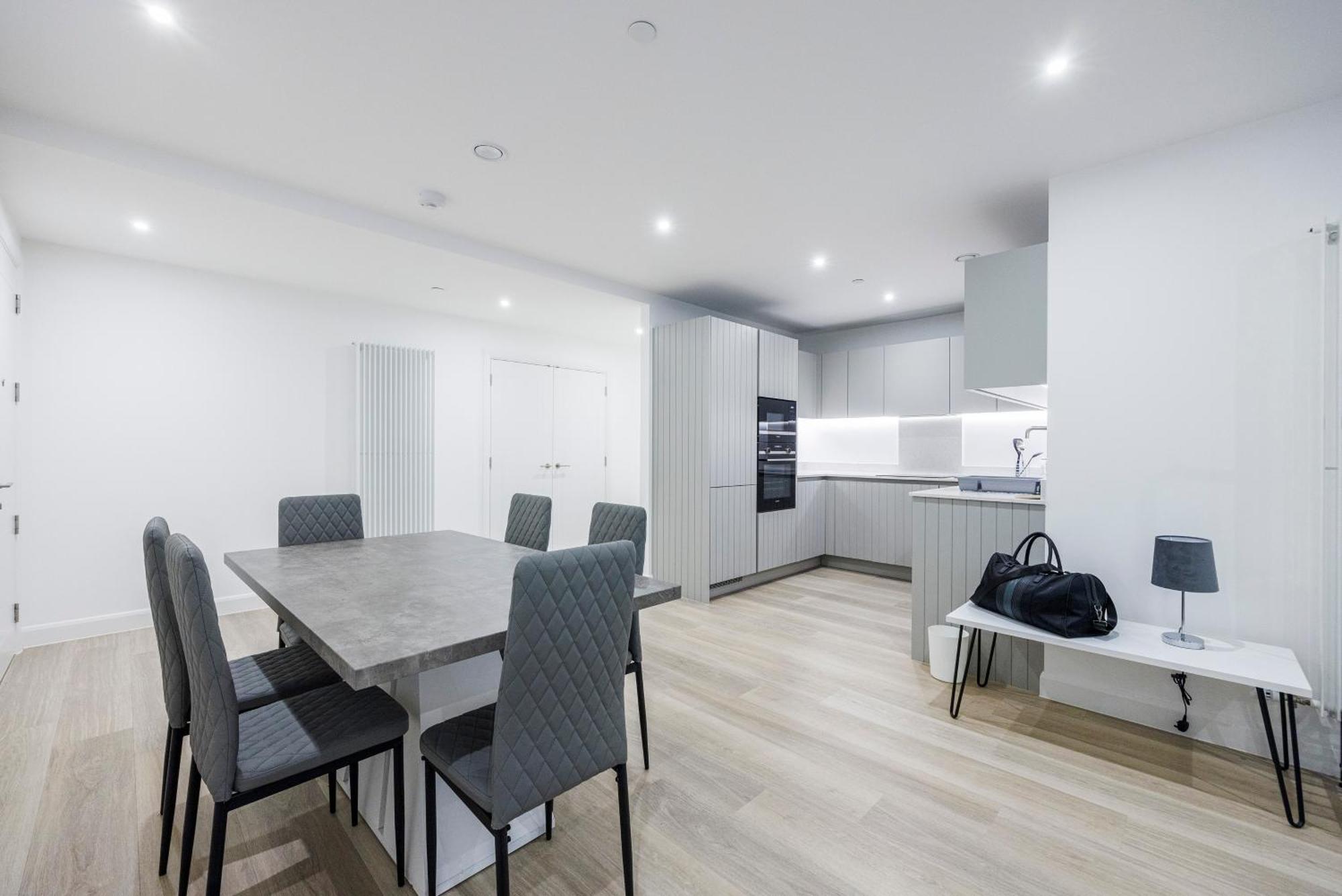 2&3 Bedrooms Near Excel - Modern Spacious For Larger Groups * Londen