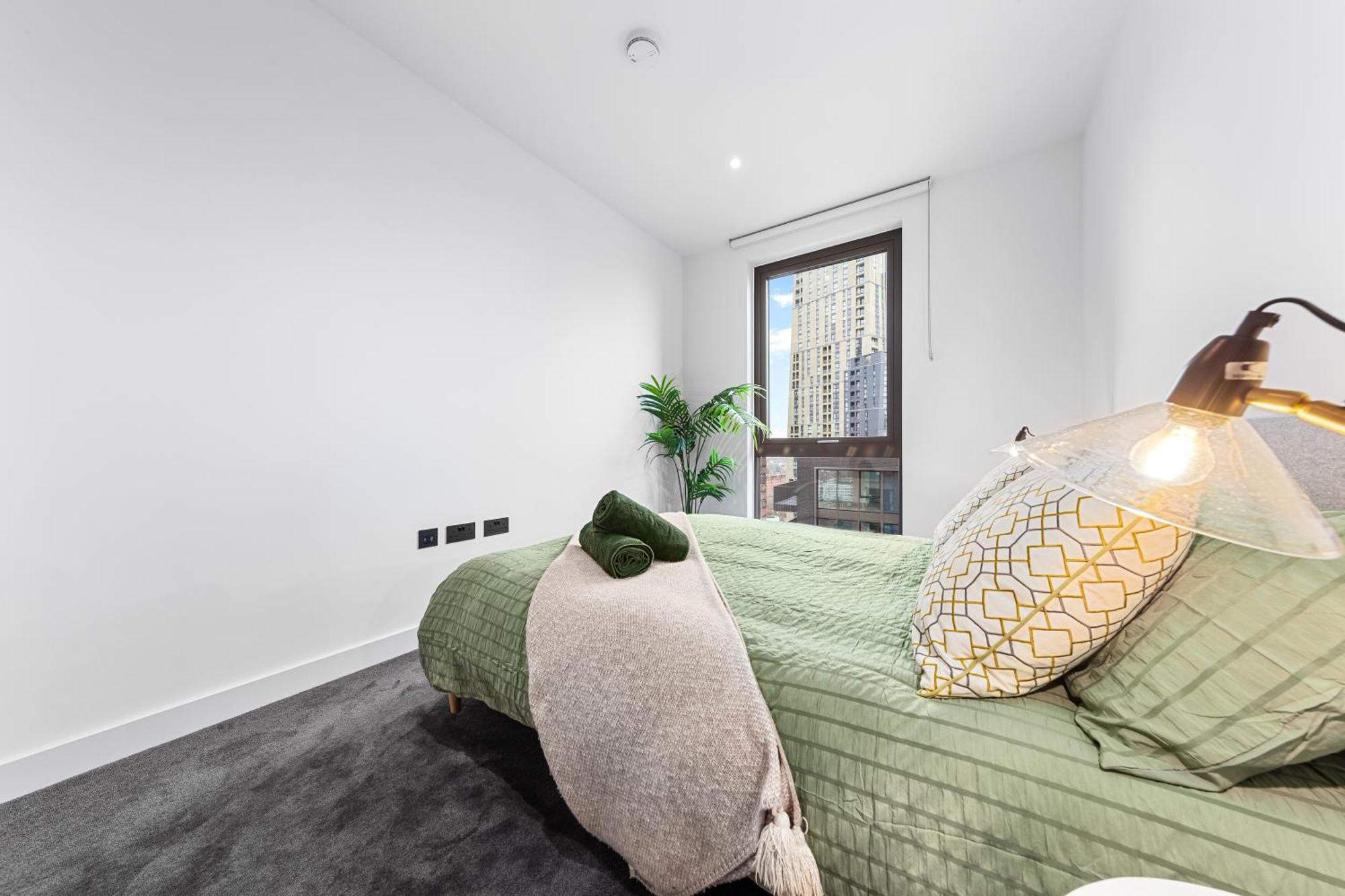 New 2 Bedroom Flat Riverview Balcony Apartahotel Londres