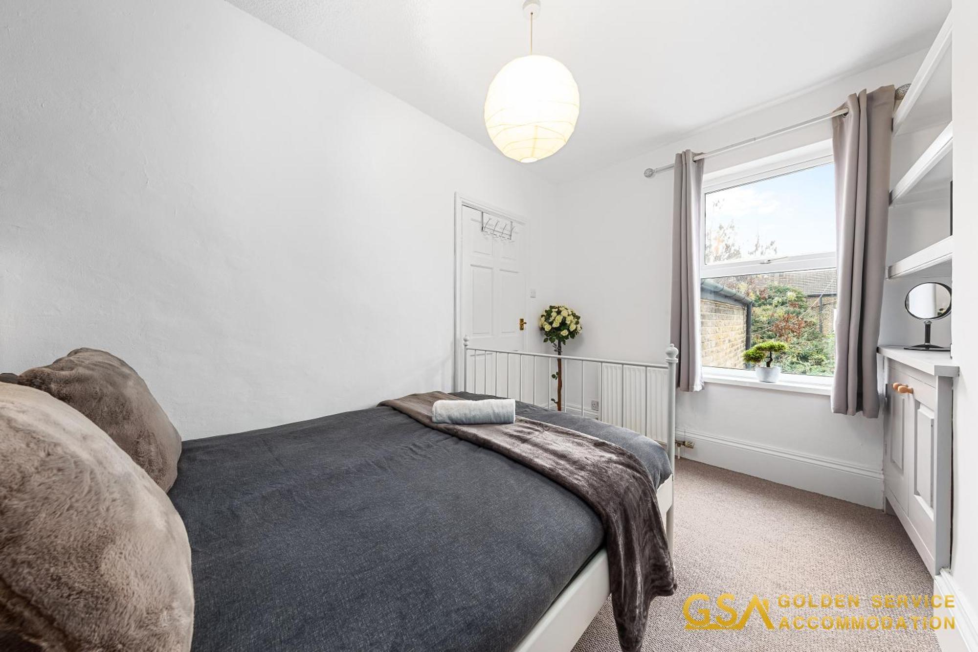 Stylist And Cosy 3 Bed House Leytonstone Sleeps 7 London