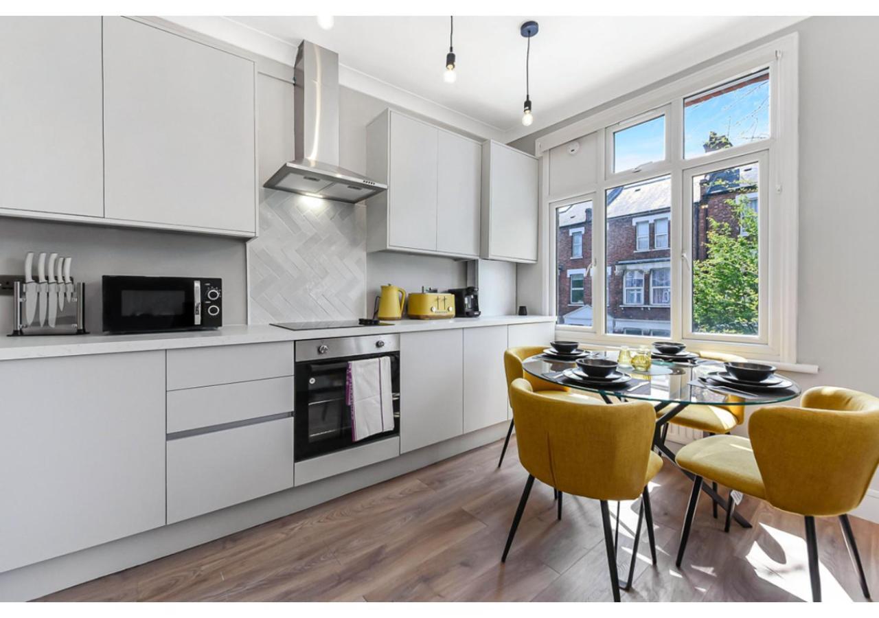 Energizing Getaway: Newly Renovated 2 Bedroom Flat Apartment London